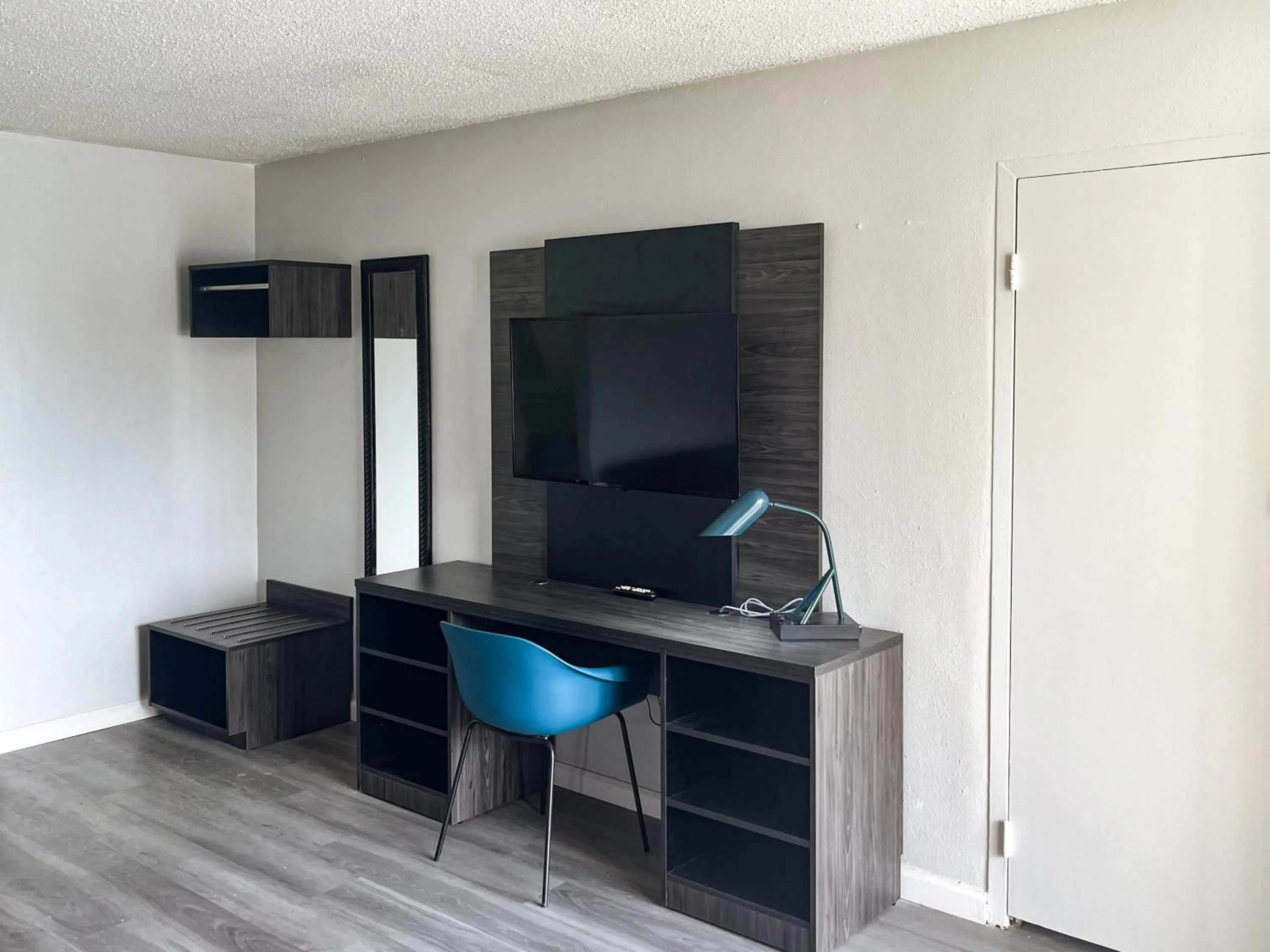 Photo of the whole room in Motel 6 Lugoff, SC