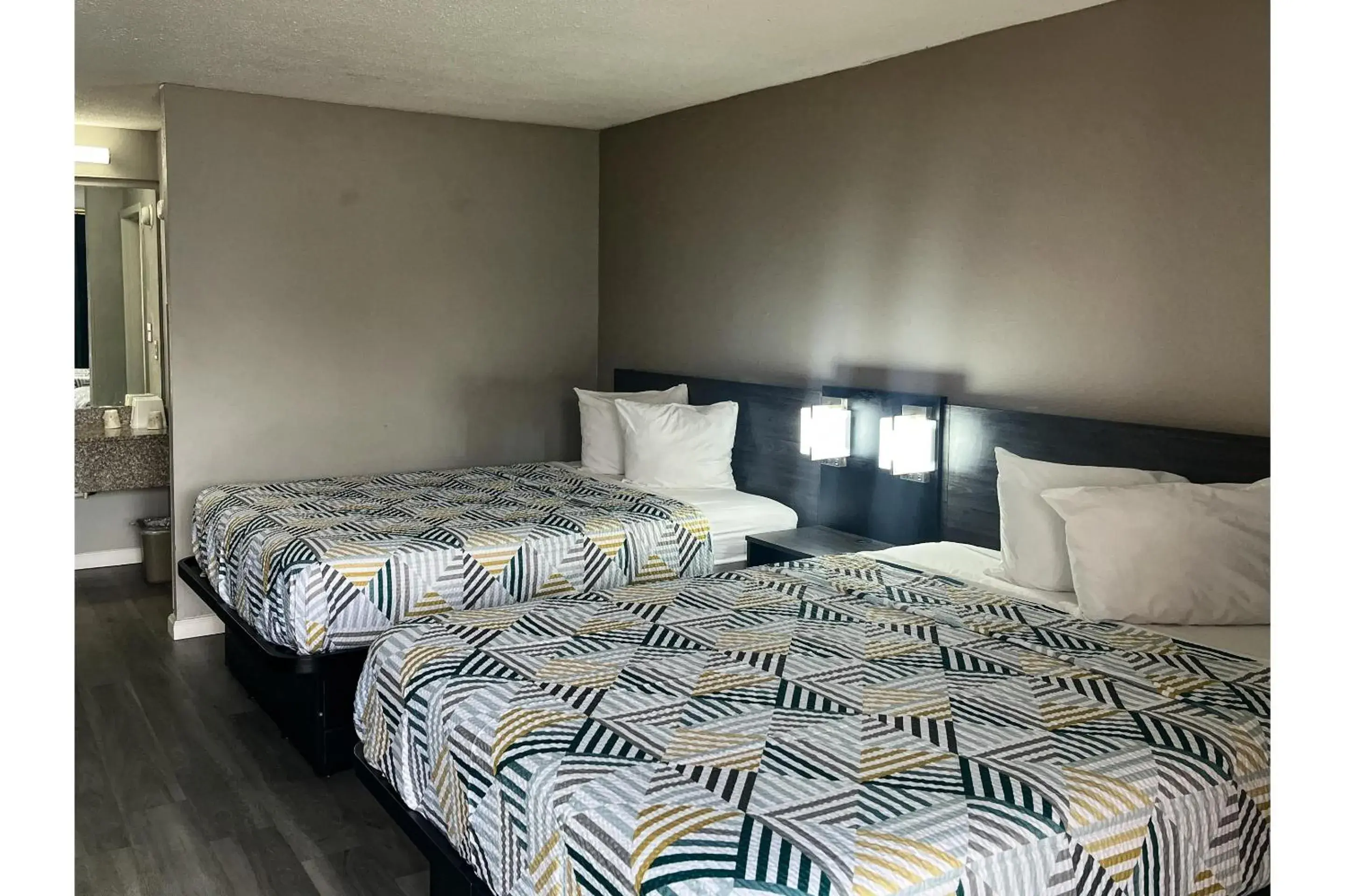 Bedroom, Bed in Motel 6 Lugoff, SC Bedroom, Bed in Motel 6 Lugoff, SC