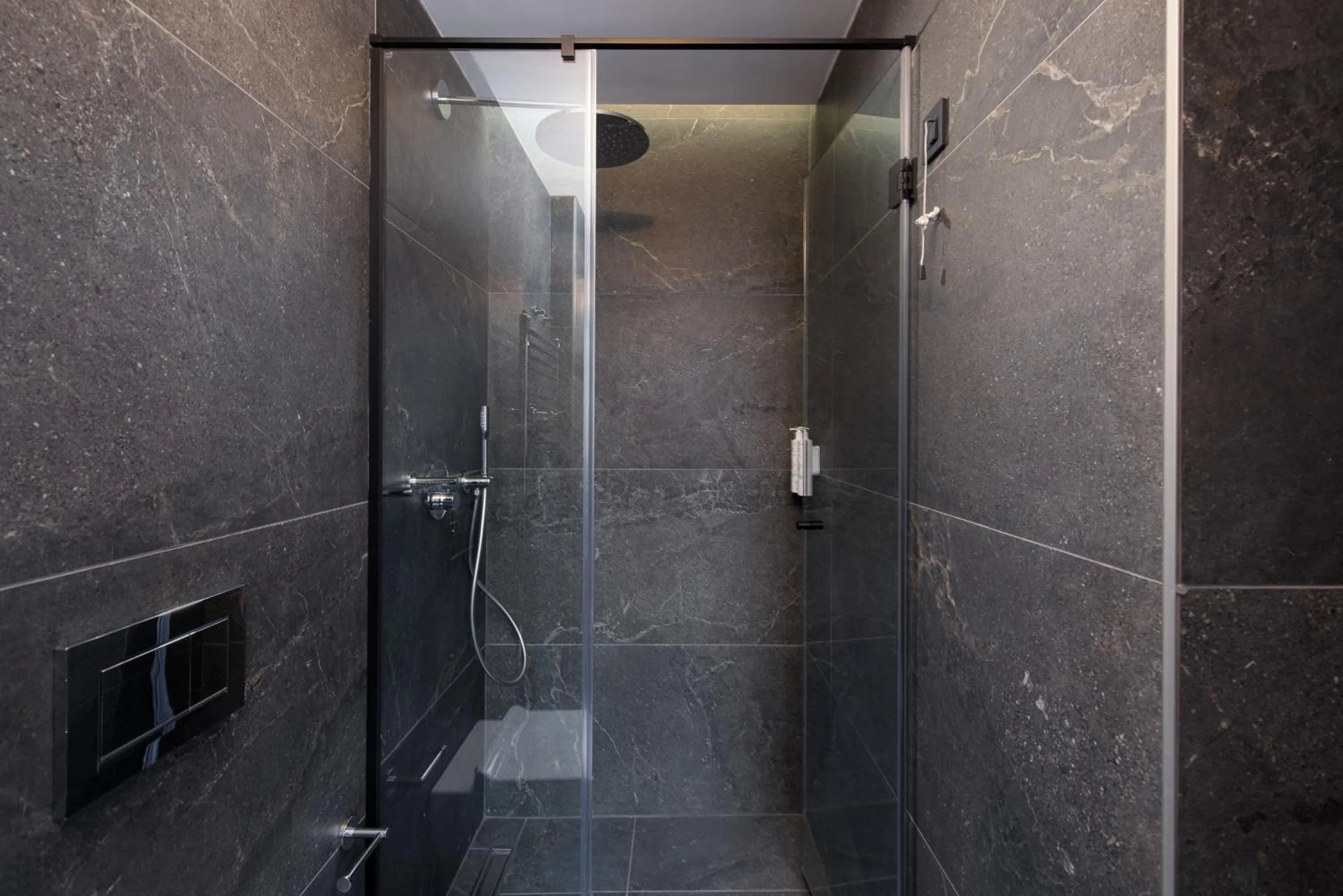 Shower in The K Nest Hotel Nafplio