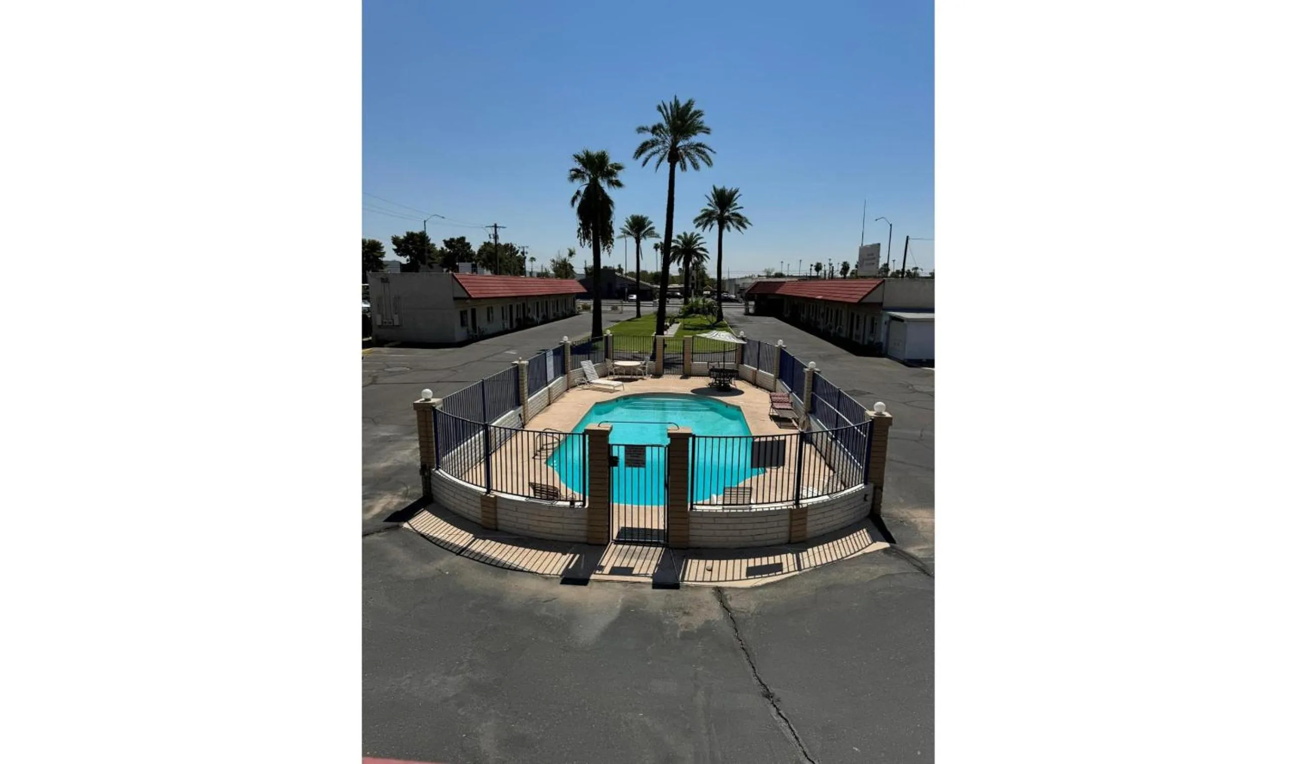 Swimming pool in Del Rio Hotel O near Mesa Downtown