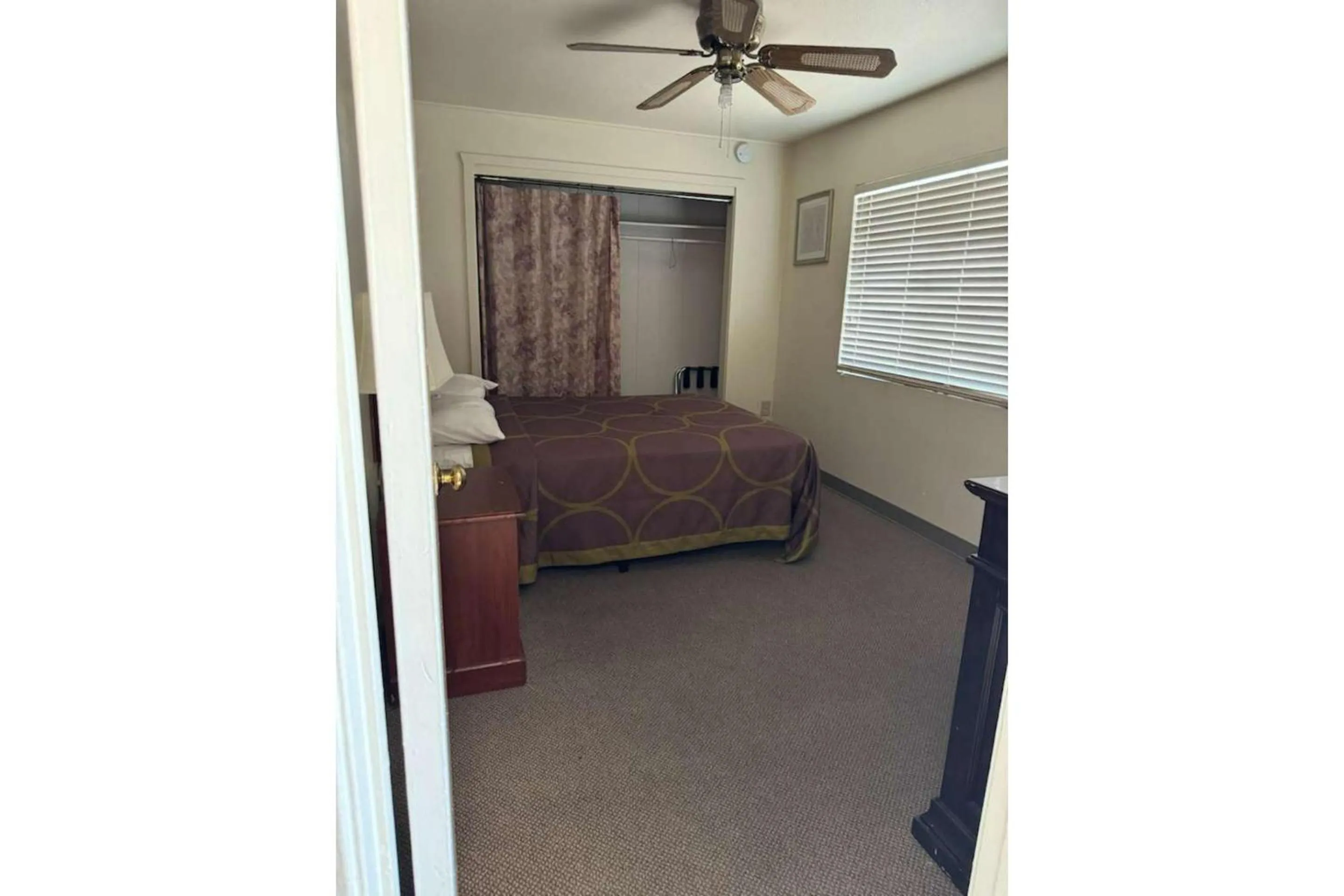 Bedroom, Bed in Del Rio Hotel O near Mesa Downtown