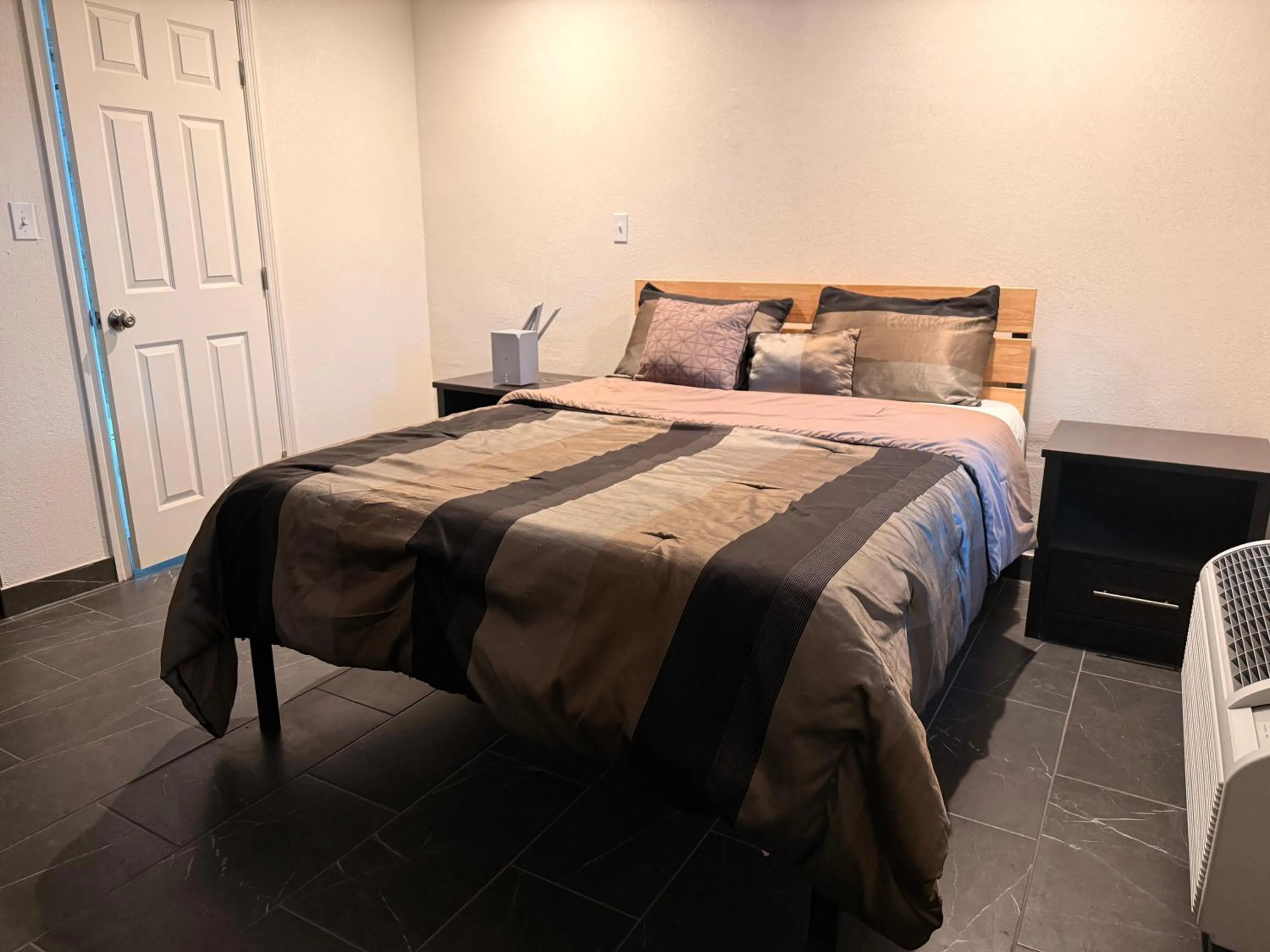 Bedroom, Bed in Del Rio Hotel O near Mesa Downtown