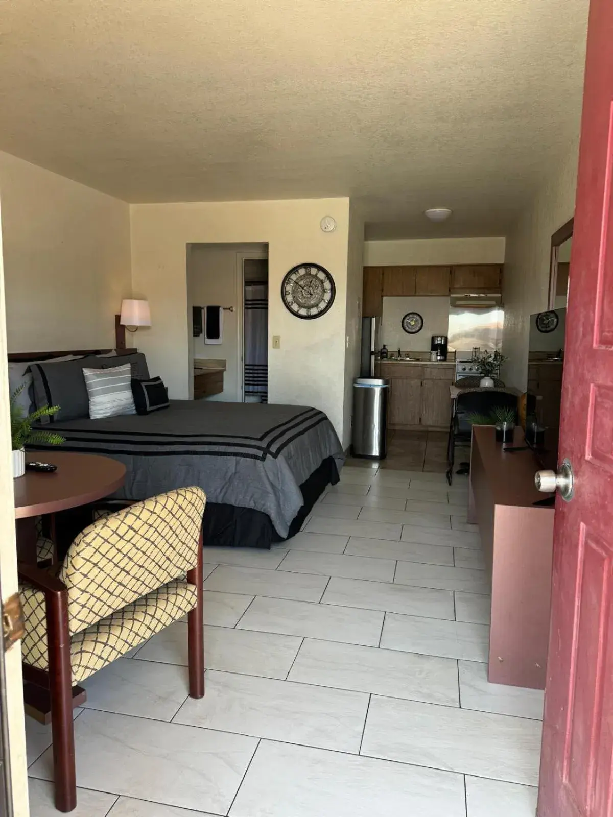 Queen Bed with Kitchenette Non - Smoking in Del Rio Hotel O near Mesa Downtown Queen Bed with Kitchenette Non - Smoking in Del Rio Hotel O near Mesa Downtown