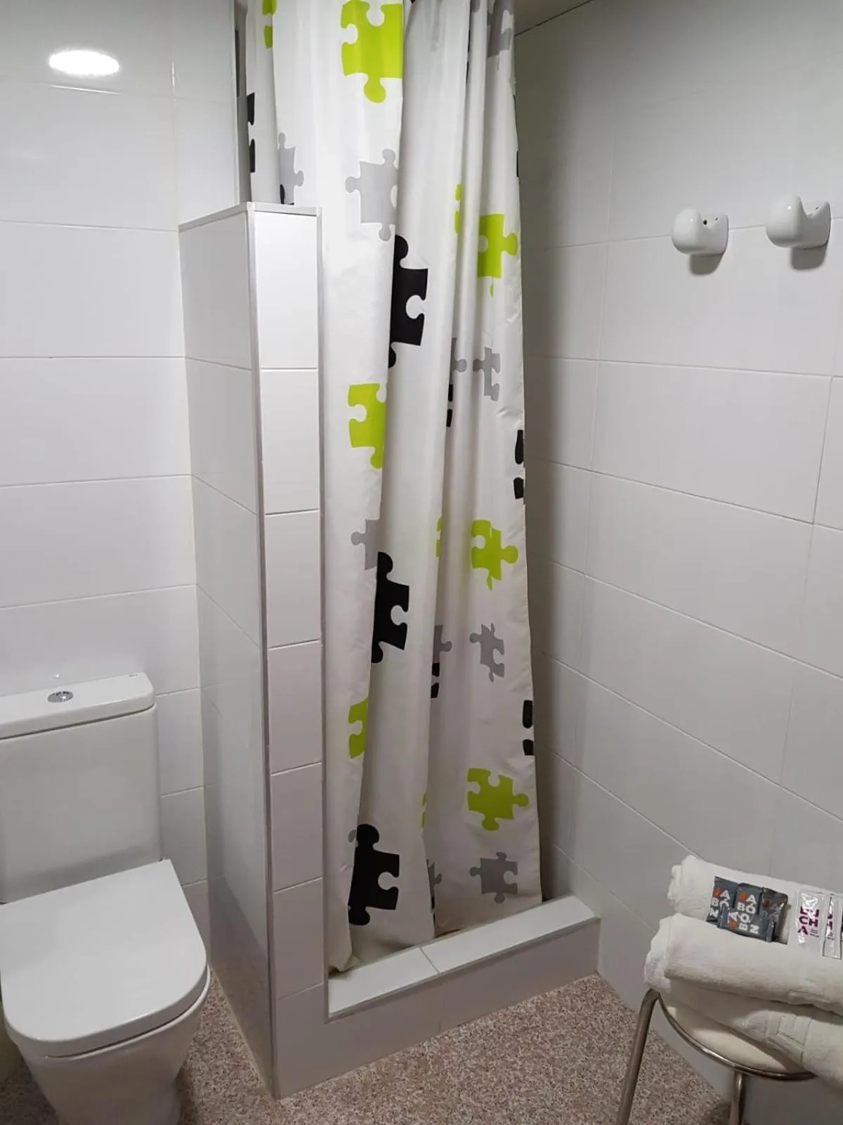 Shower in Pensión La Orozca Benidorm