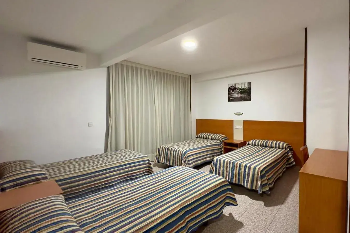 Quadruple Room - single occupancy in Pensión La Orozca Benidorm Quadruple Room - single occupancy in Pensión La Orozca Benidorm