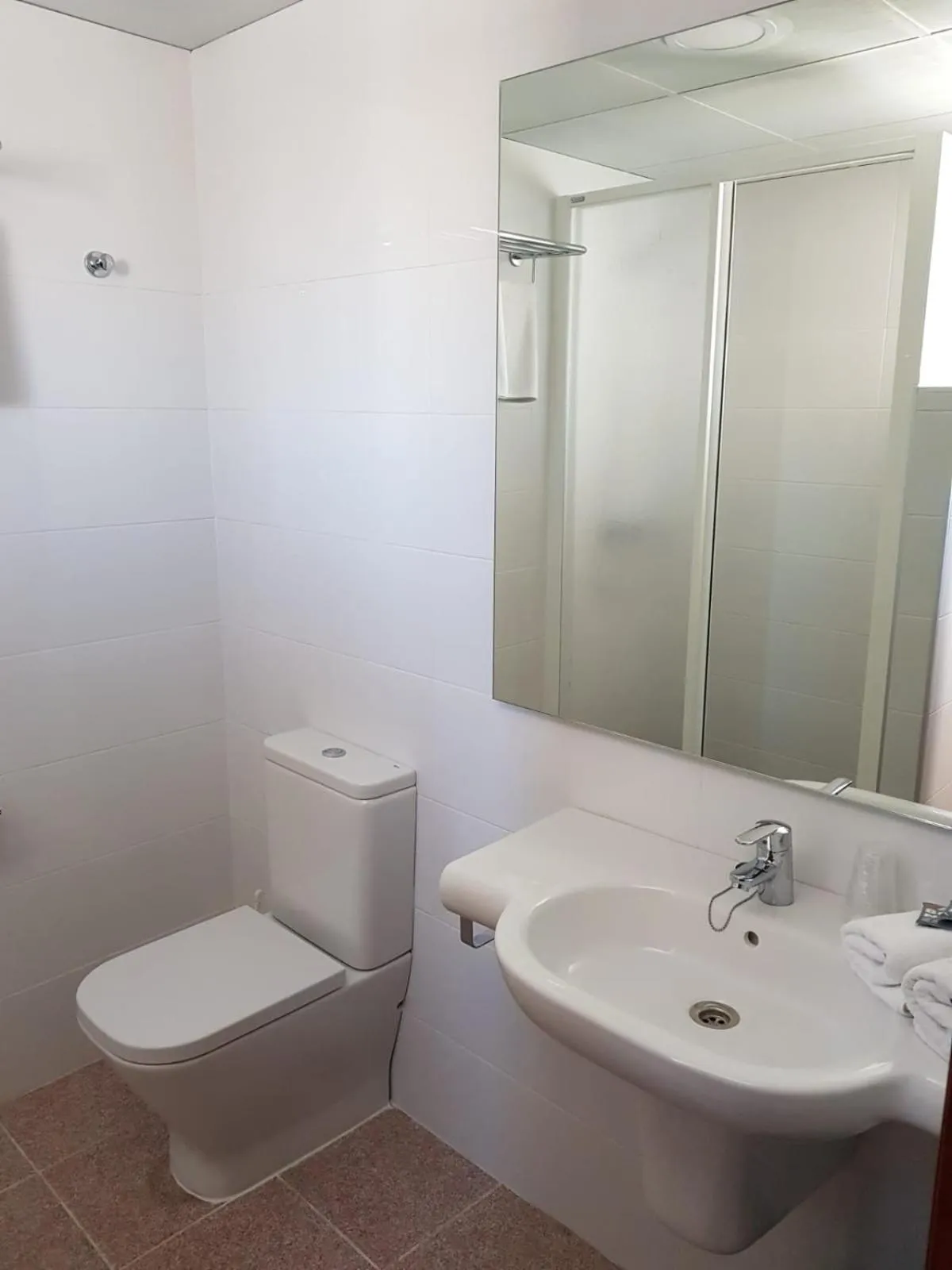 Shower in Pensión La Orozca Benidorm