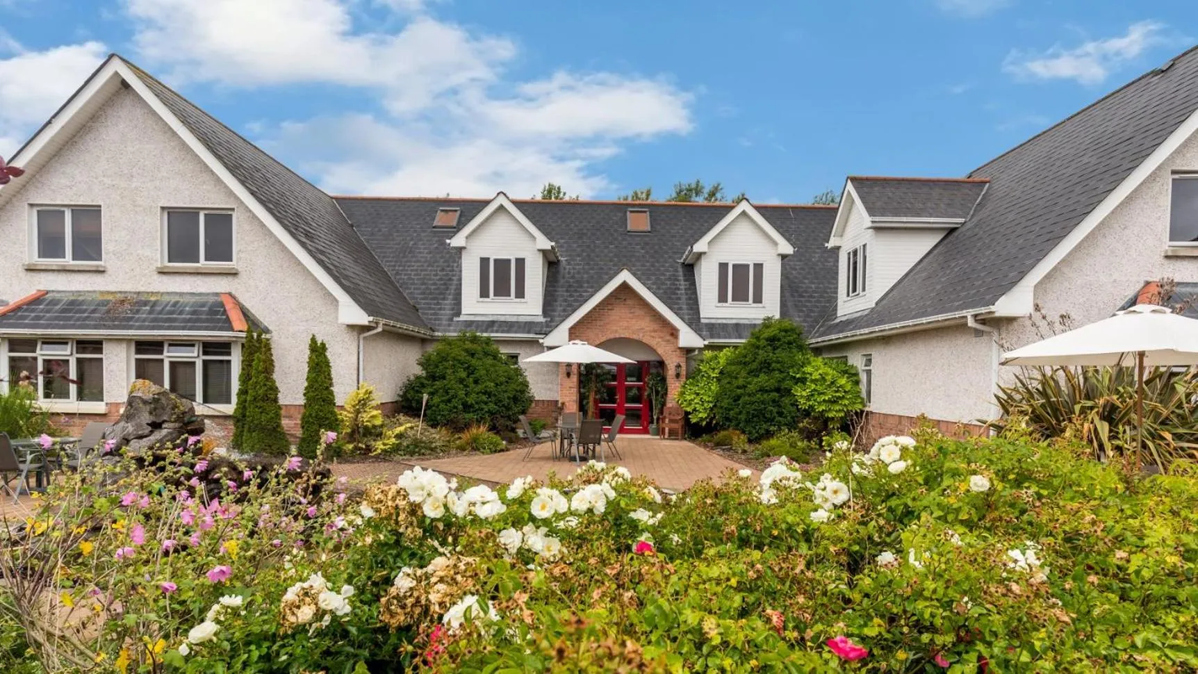 Property Building in Airport View Hotel and Secret Spa