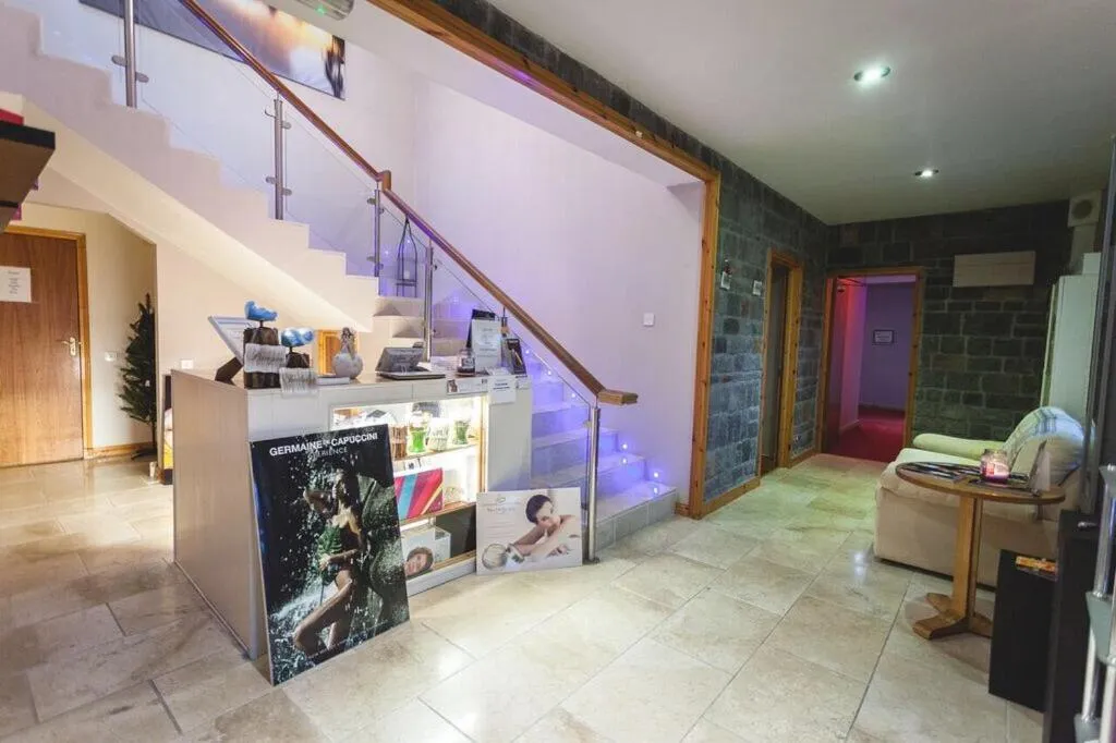 Lobby or reception, Lounge/Bar in Airport View Hotel and Secret Spa