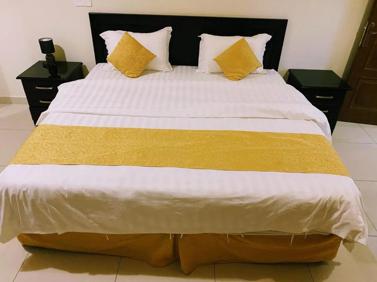 Bed in Hona Al Holm Furnished Units