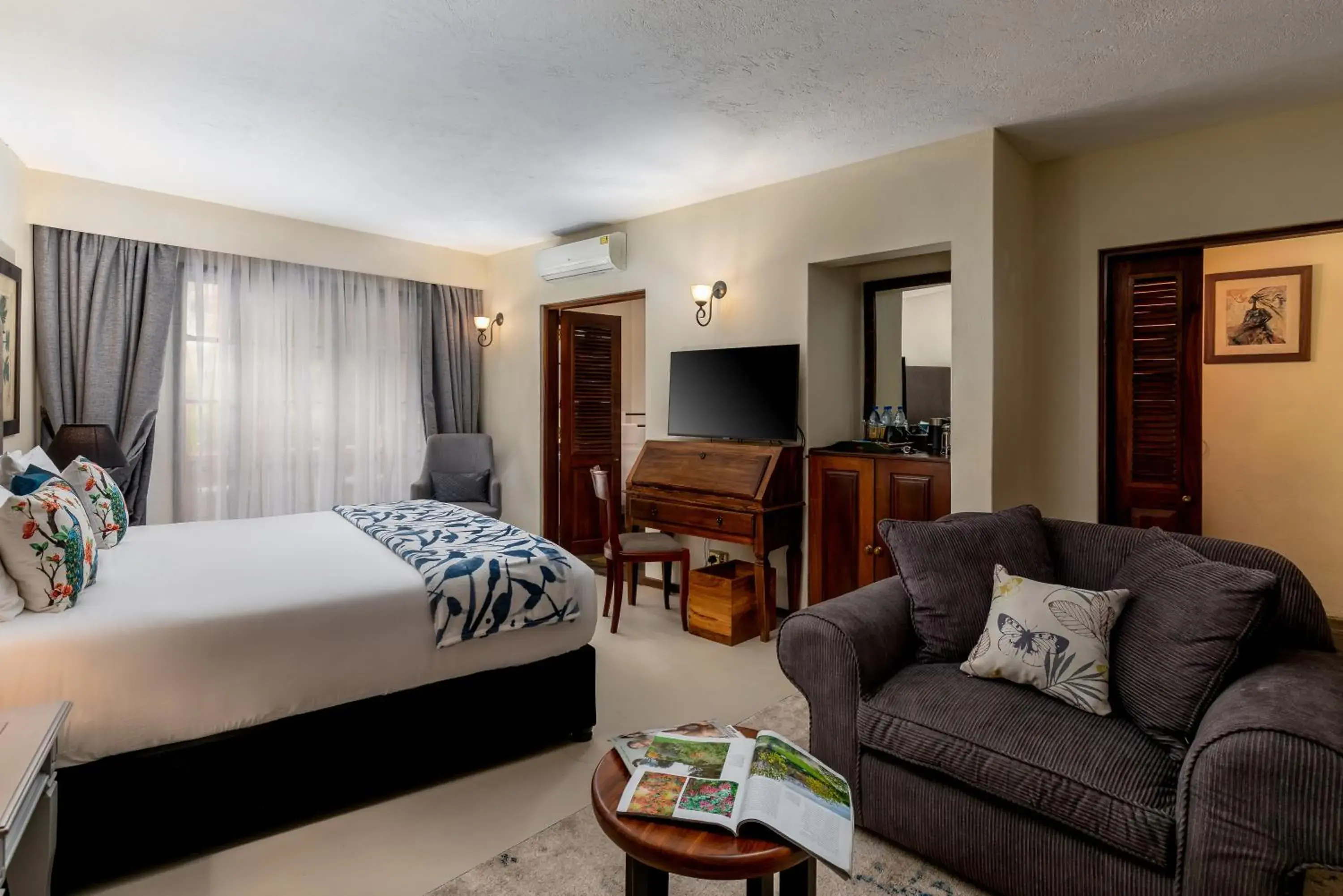 Deluxe Suite in The Emin Pasha Hotel & Spa Kampala Deluxe Suite in The Emin Pasha Hotel & Spa Kampala