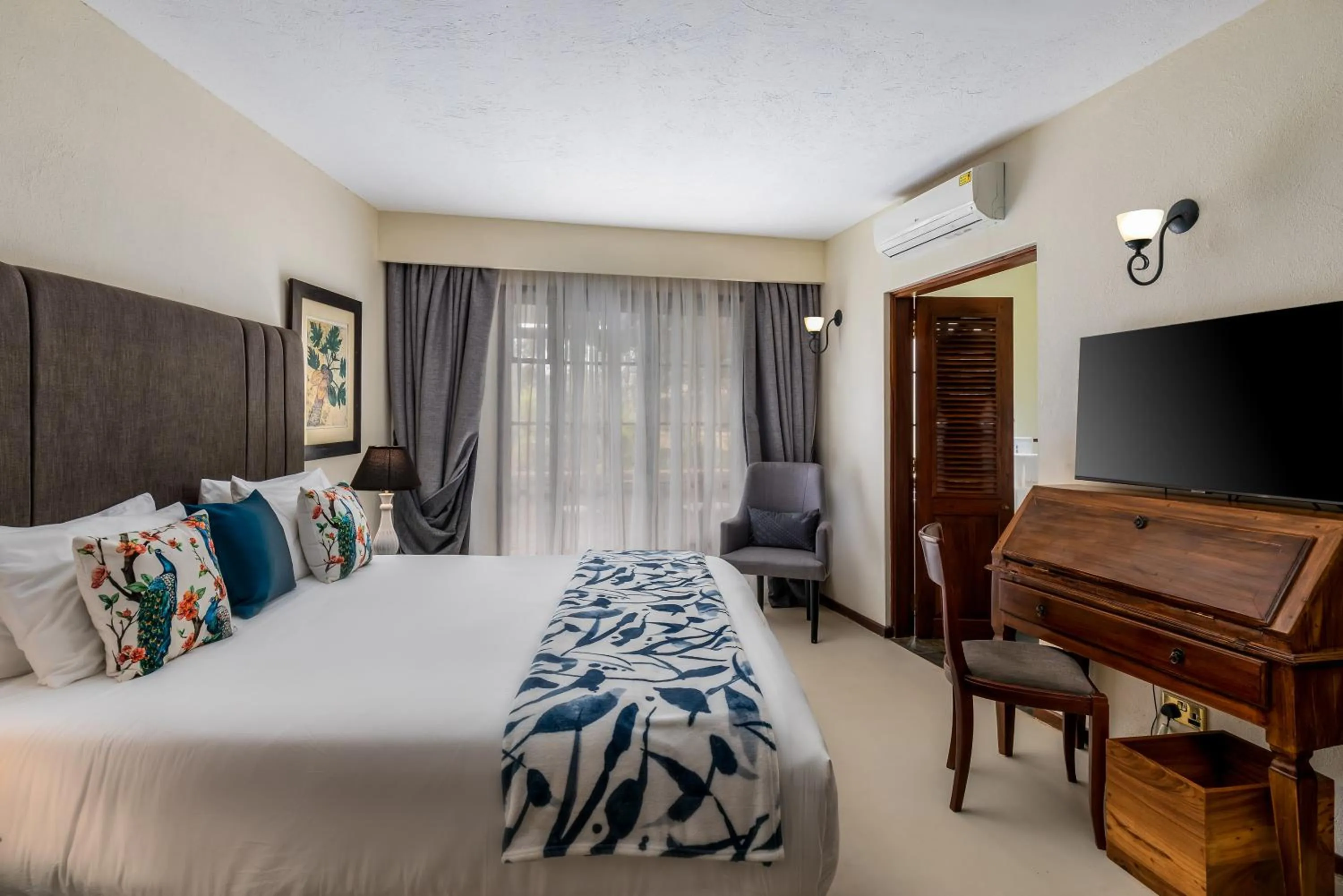 Bed in The Emin Pasha Hotel & Spa Kampala