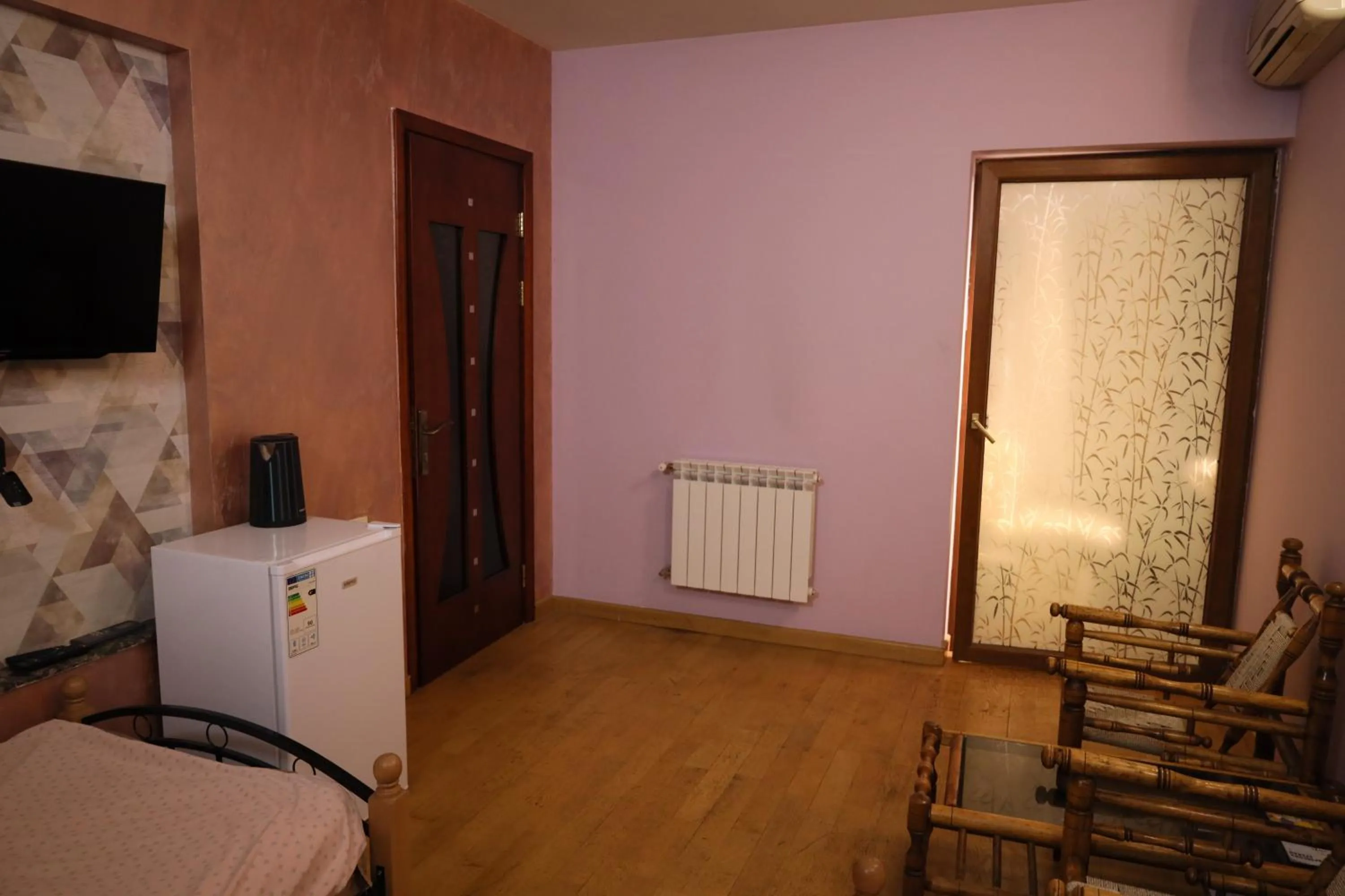 Communal lounge/ TV room in Art Hotel Yerevan