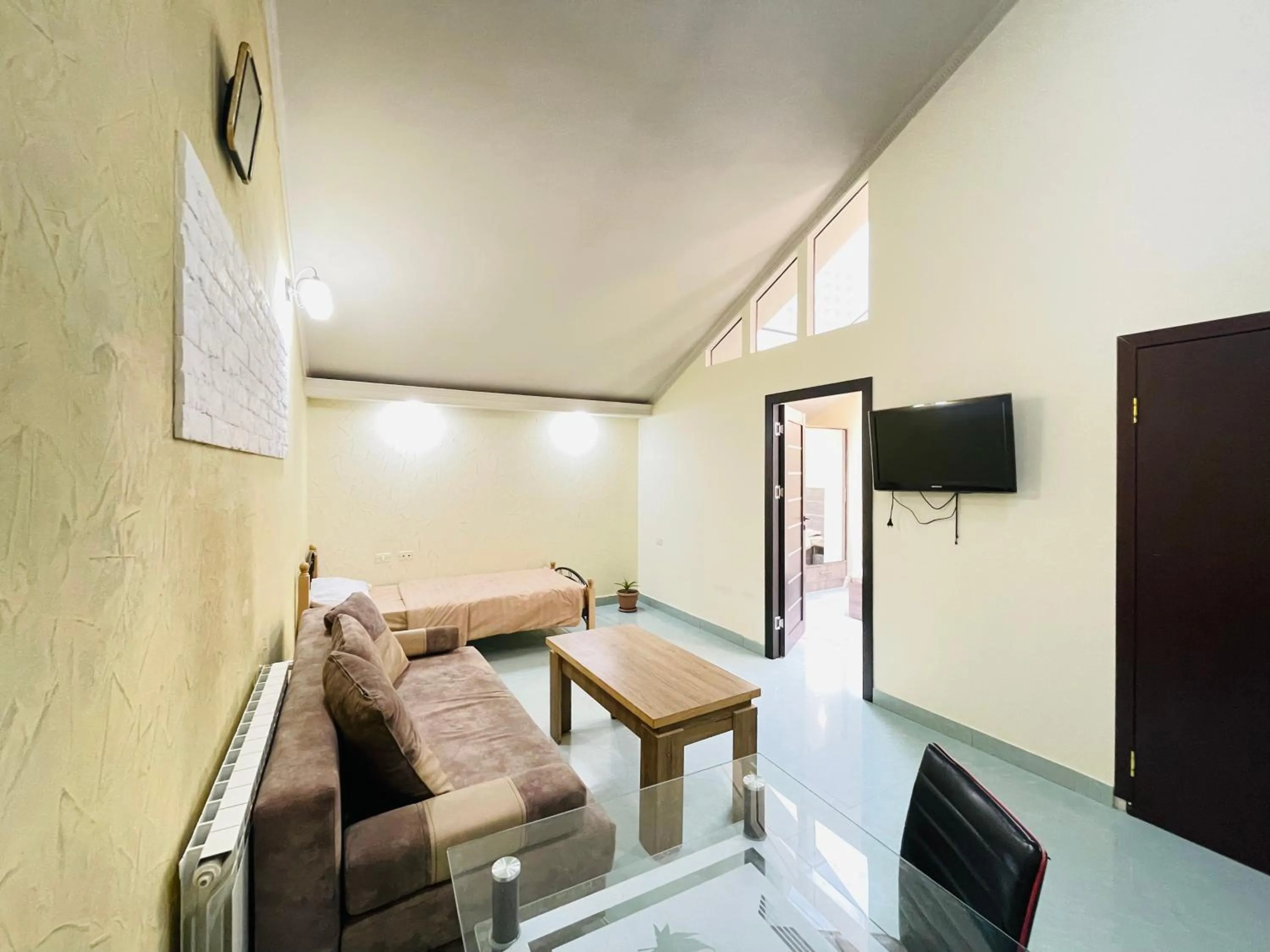 TV and multimedia in Art Hotel Yerevan