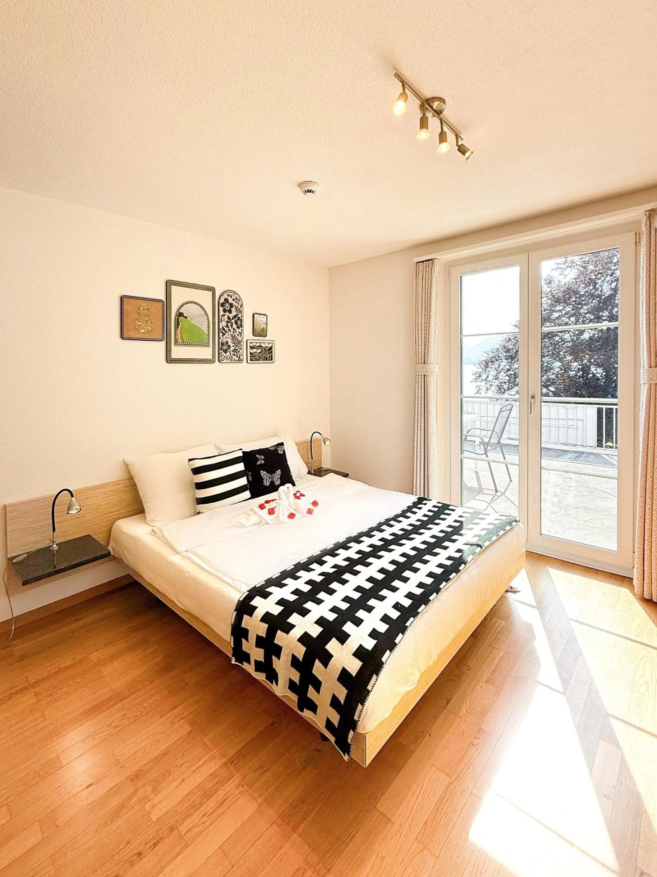 Photo of the whole room, Bed in Seehotel Schwert