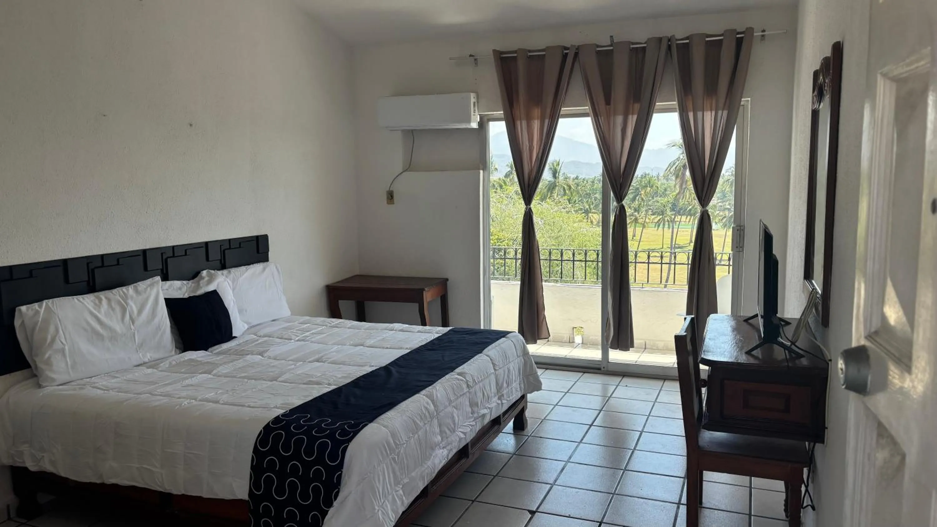 Double or Twin Room - single occupancy in Hotel Costa Bugambilias