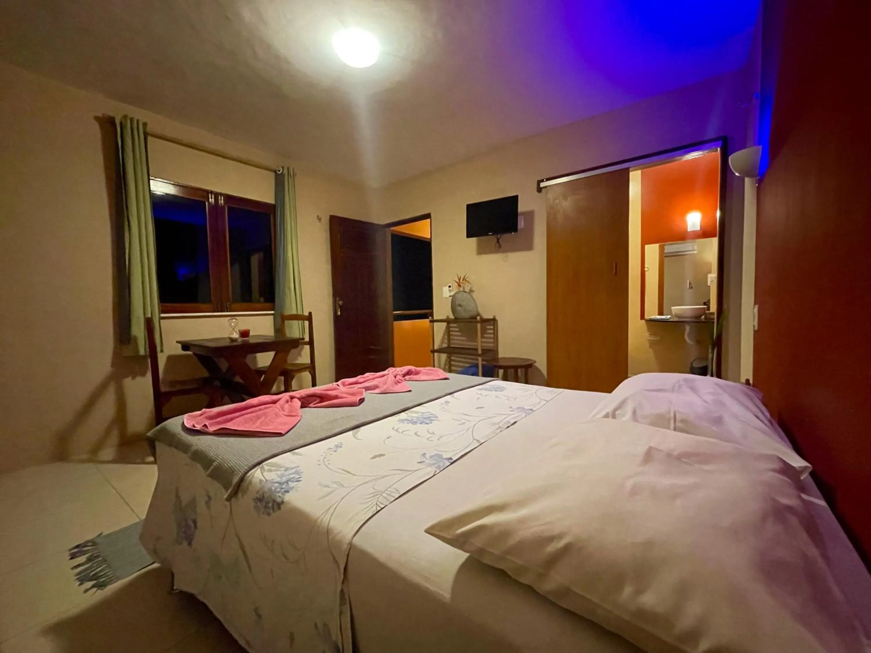 Photo of the whole room, Bed in Casa do Jardim- Villa Botanica