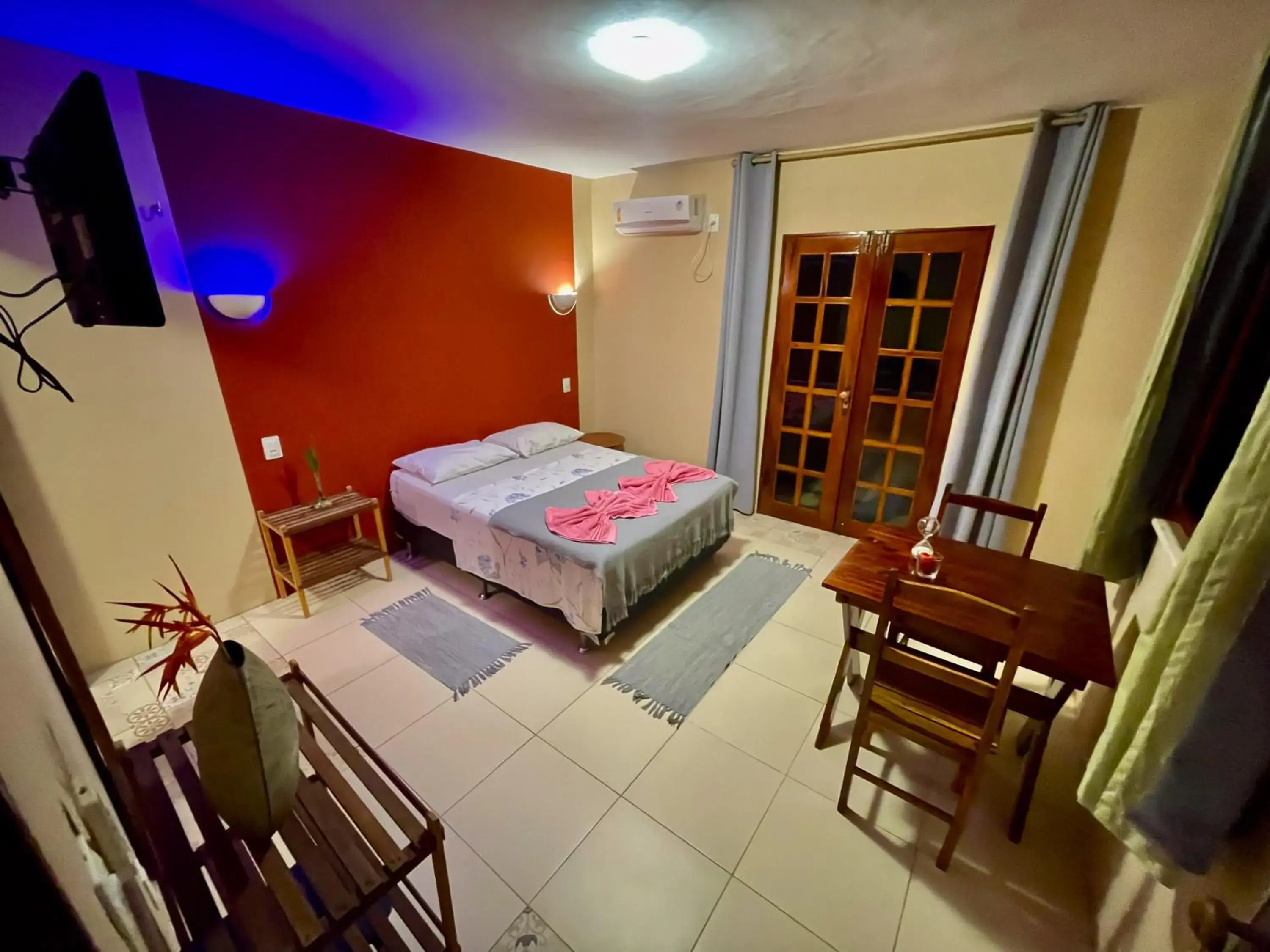 Large Double Room - single occupancy in Casa do Jardim- Villa Botanica Large Double Room - single occupancy in Casa do Jardim- Villa Botanica