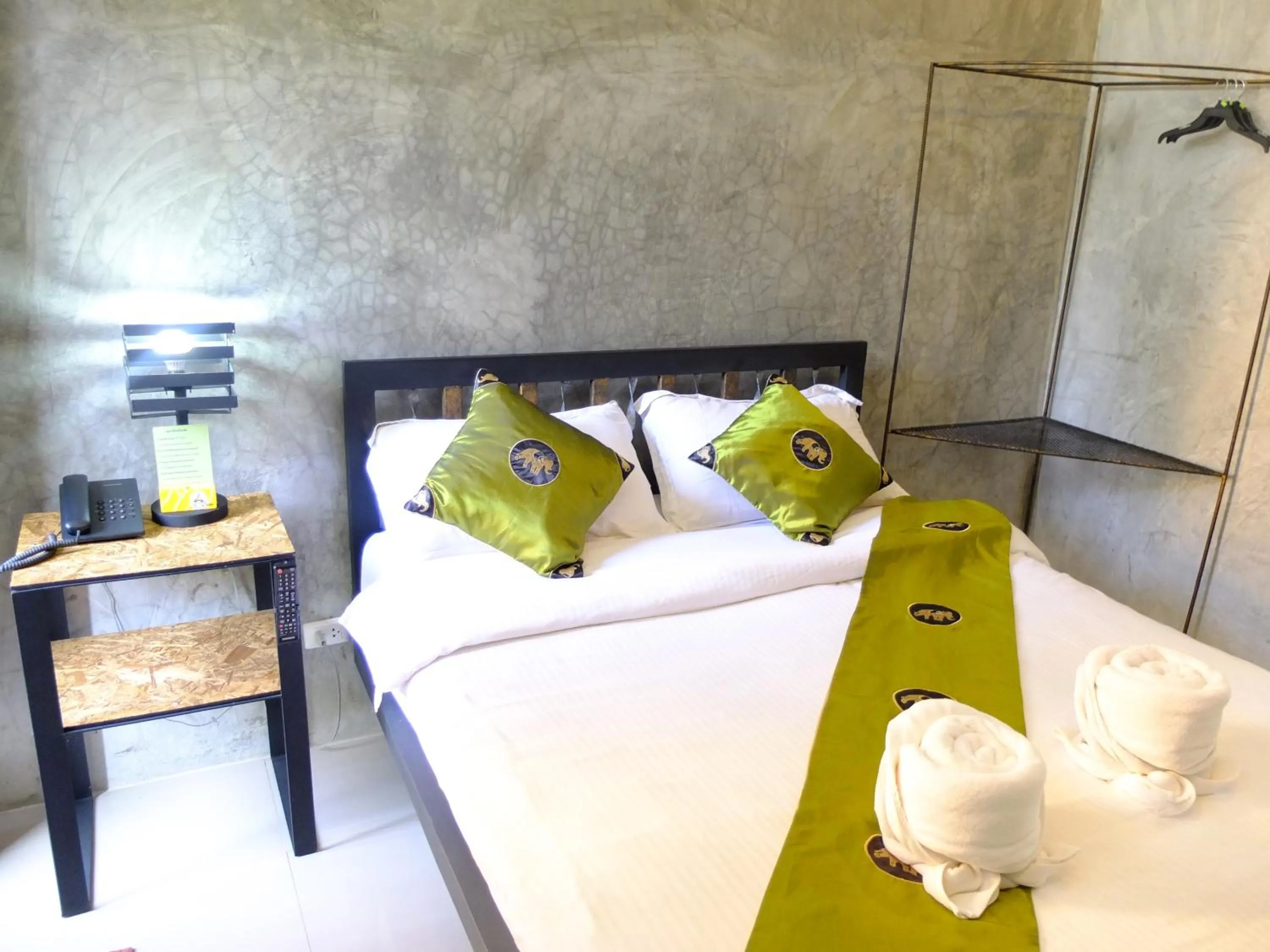 Bed in Hern Lhin Natural Resort