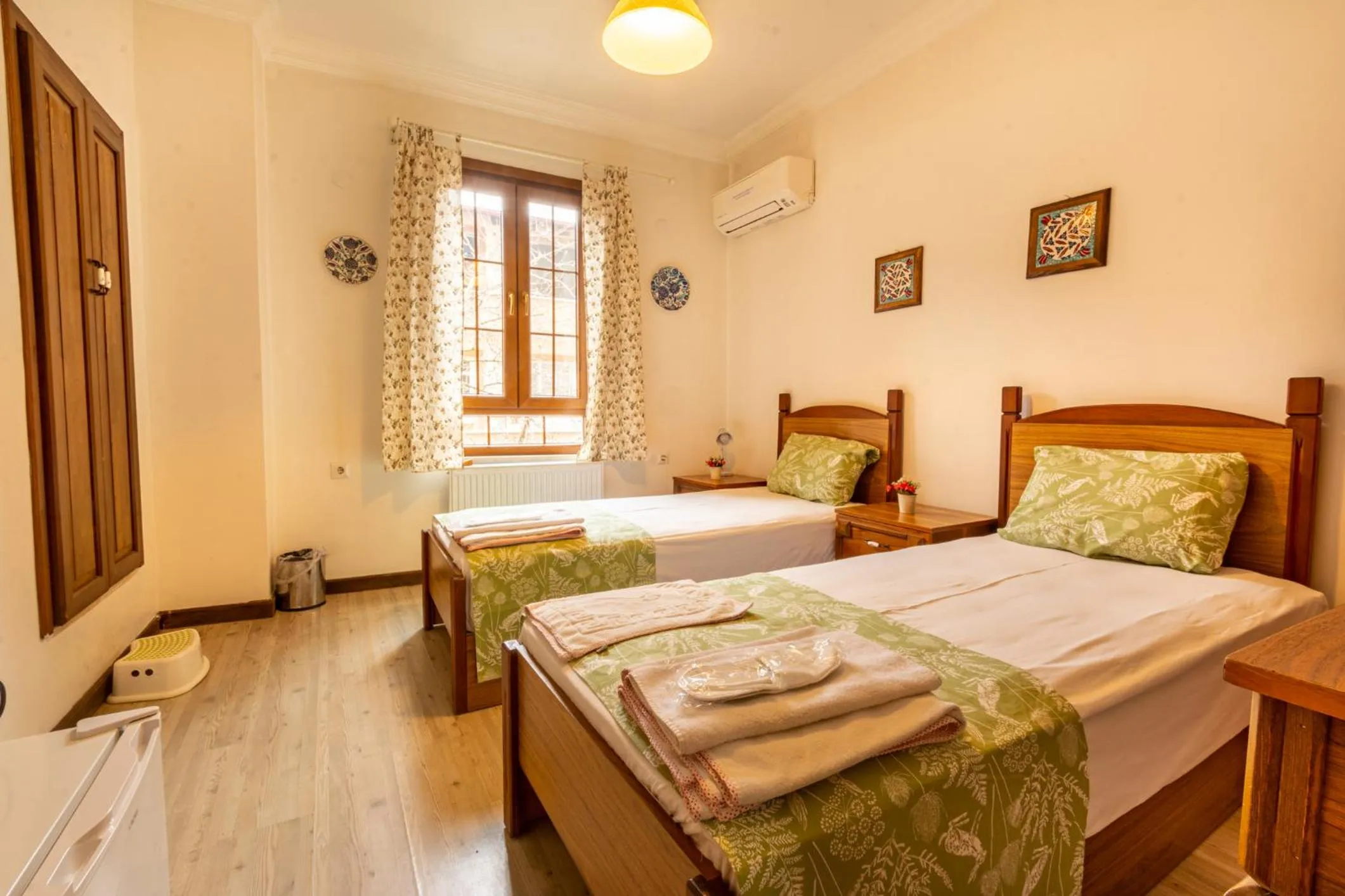 Bedroom, Bed in İznik Seyir Otel
