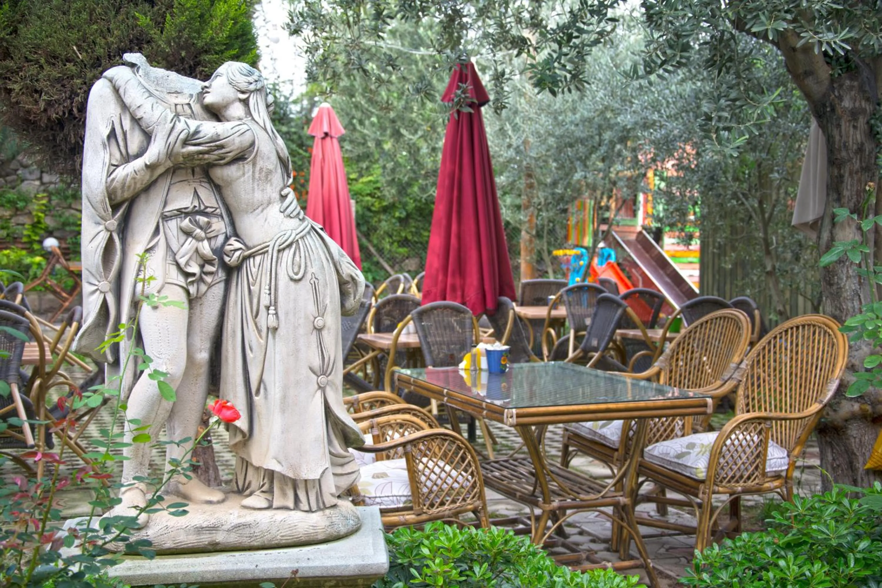 Garden view in İznik Seyir Otel