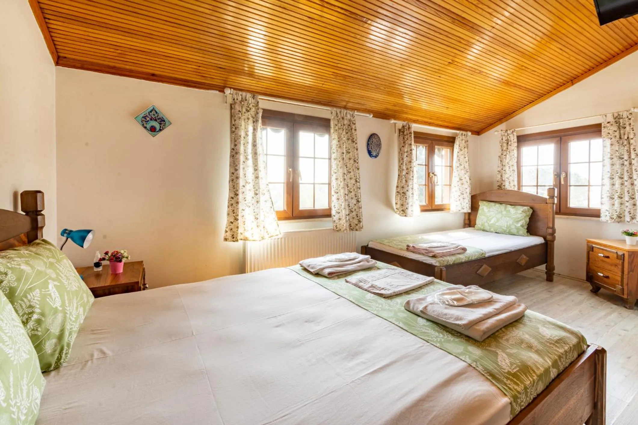 Bedroom, Bed in İznik Seyir Otel