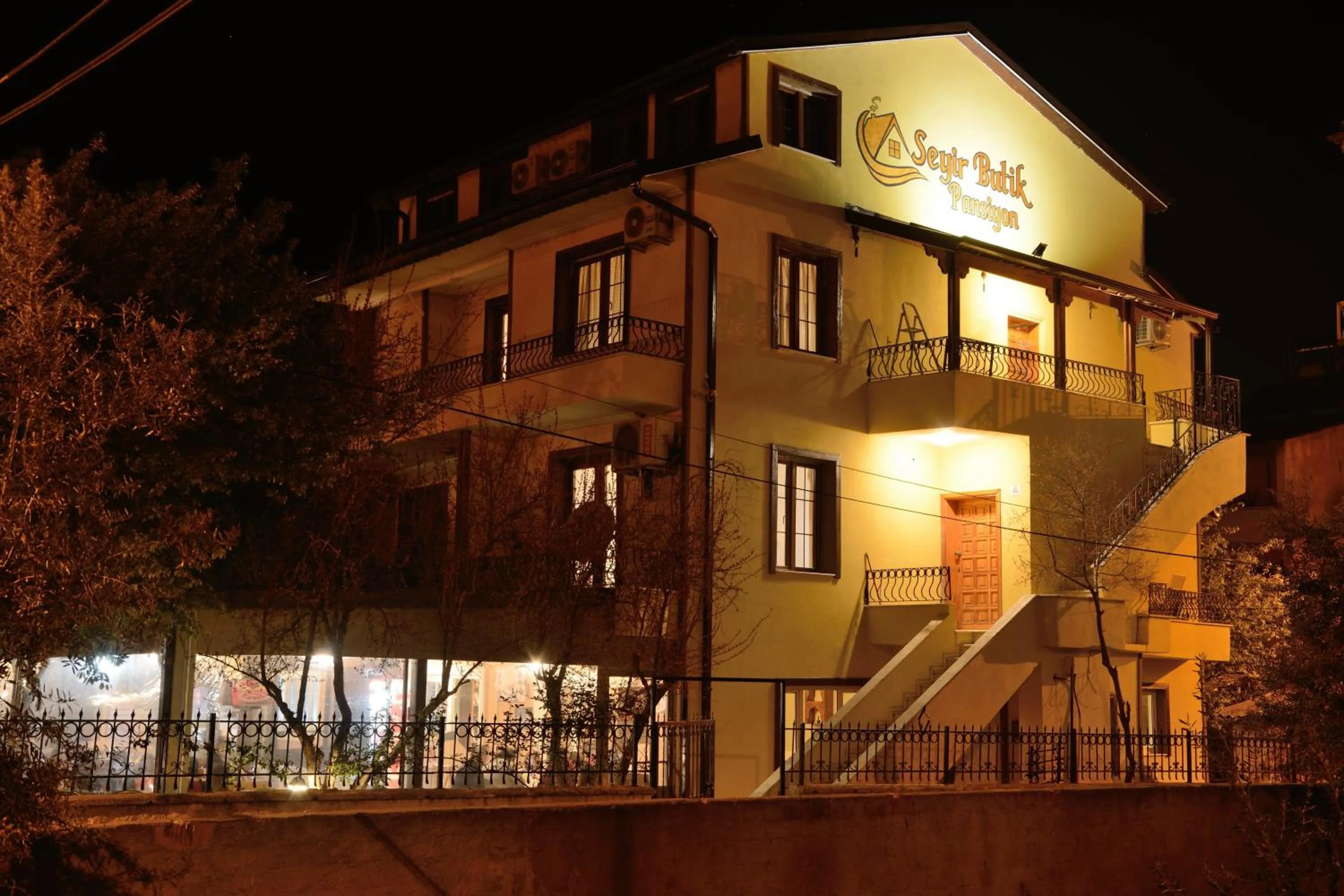 Facade/entrance in İznik Seyir Otel