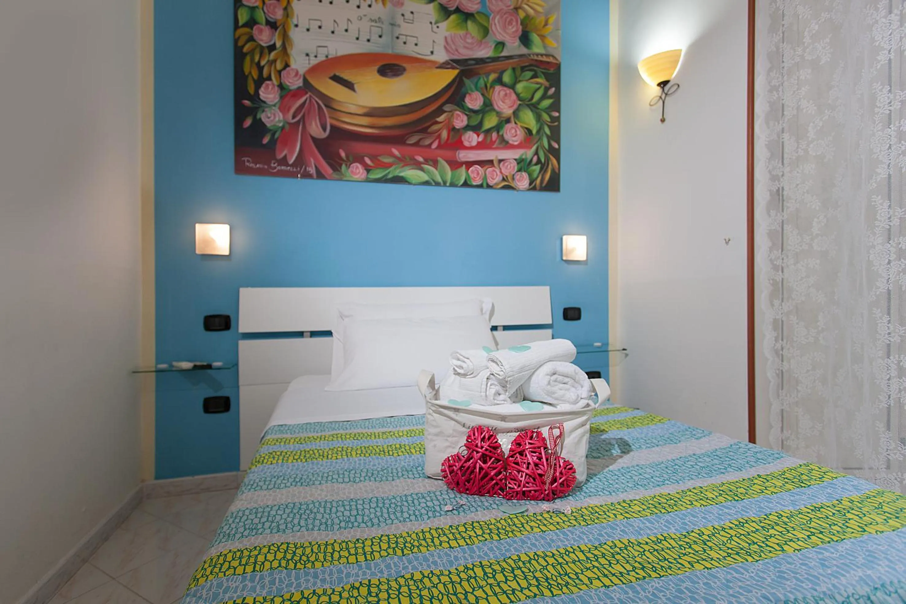 Photo of the whole room, Bed in Anna's Family