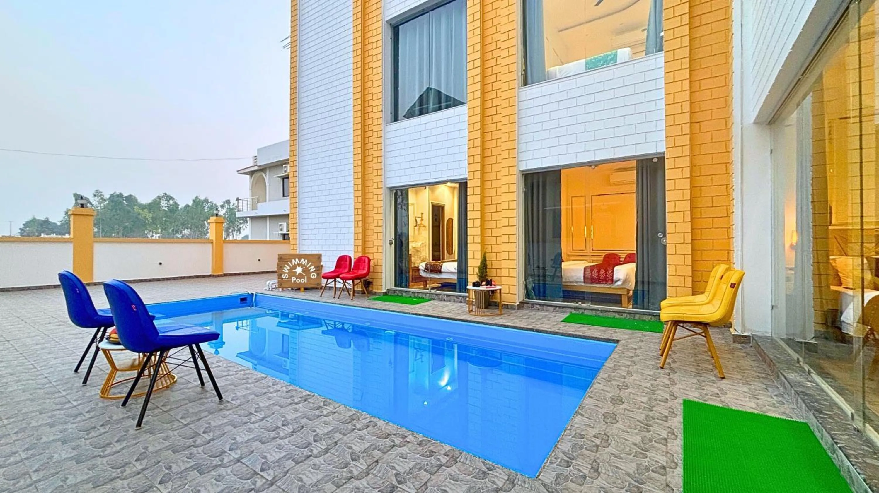 Swimming pool in Asapin Vanymahal