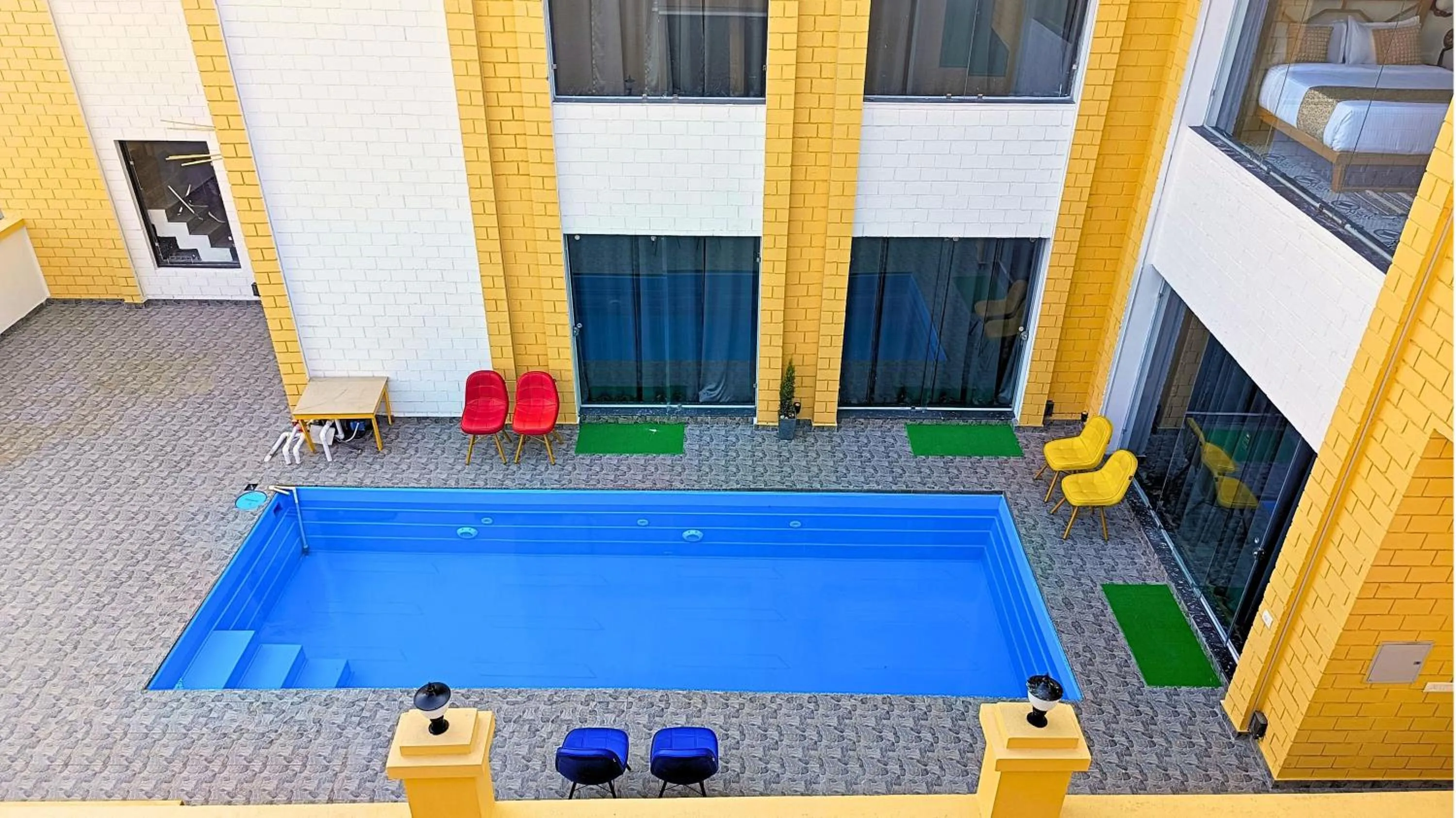 Swimming pool in Asapin Vanymahal