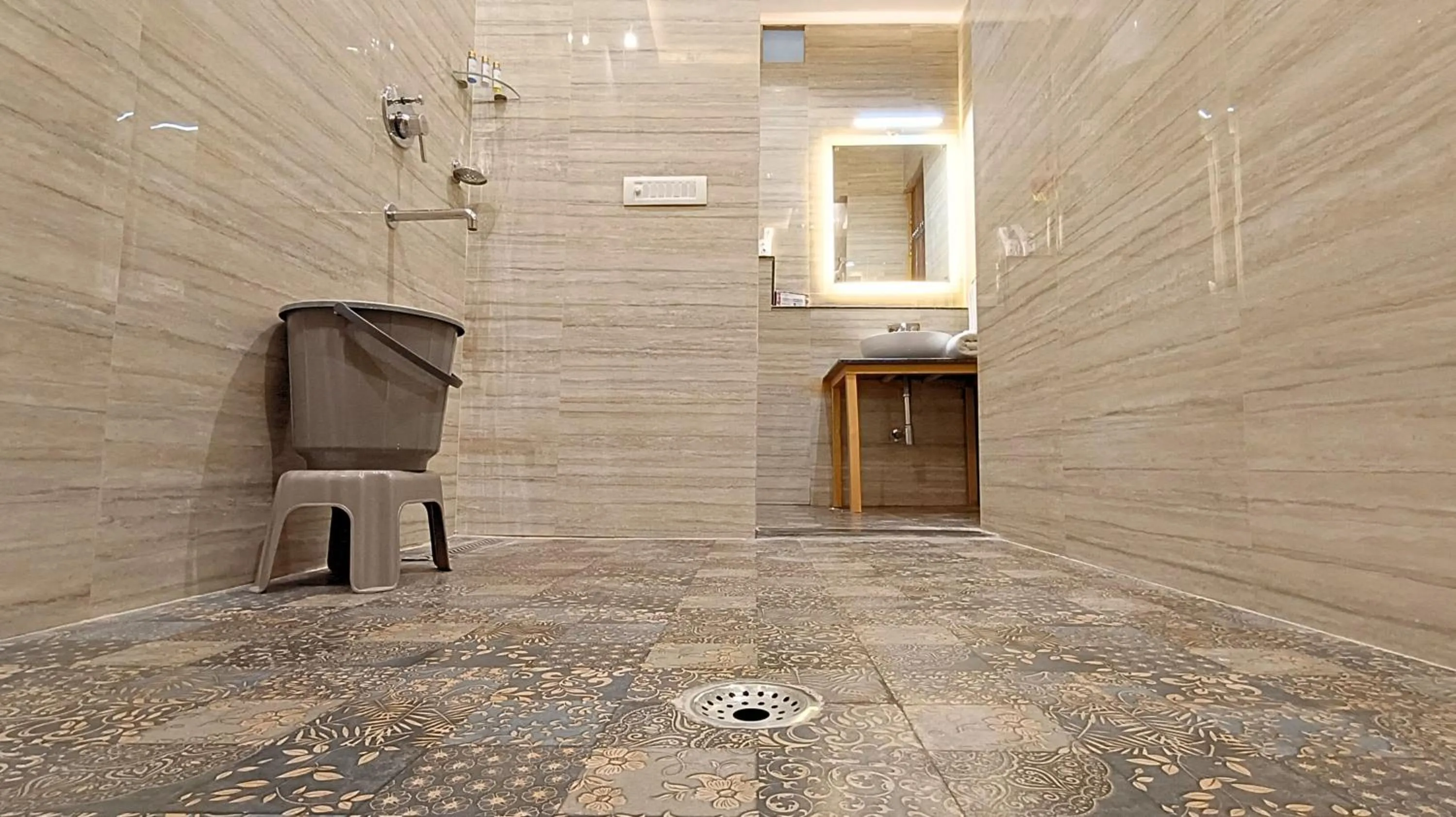 Shower in Asapin Vanymahal