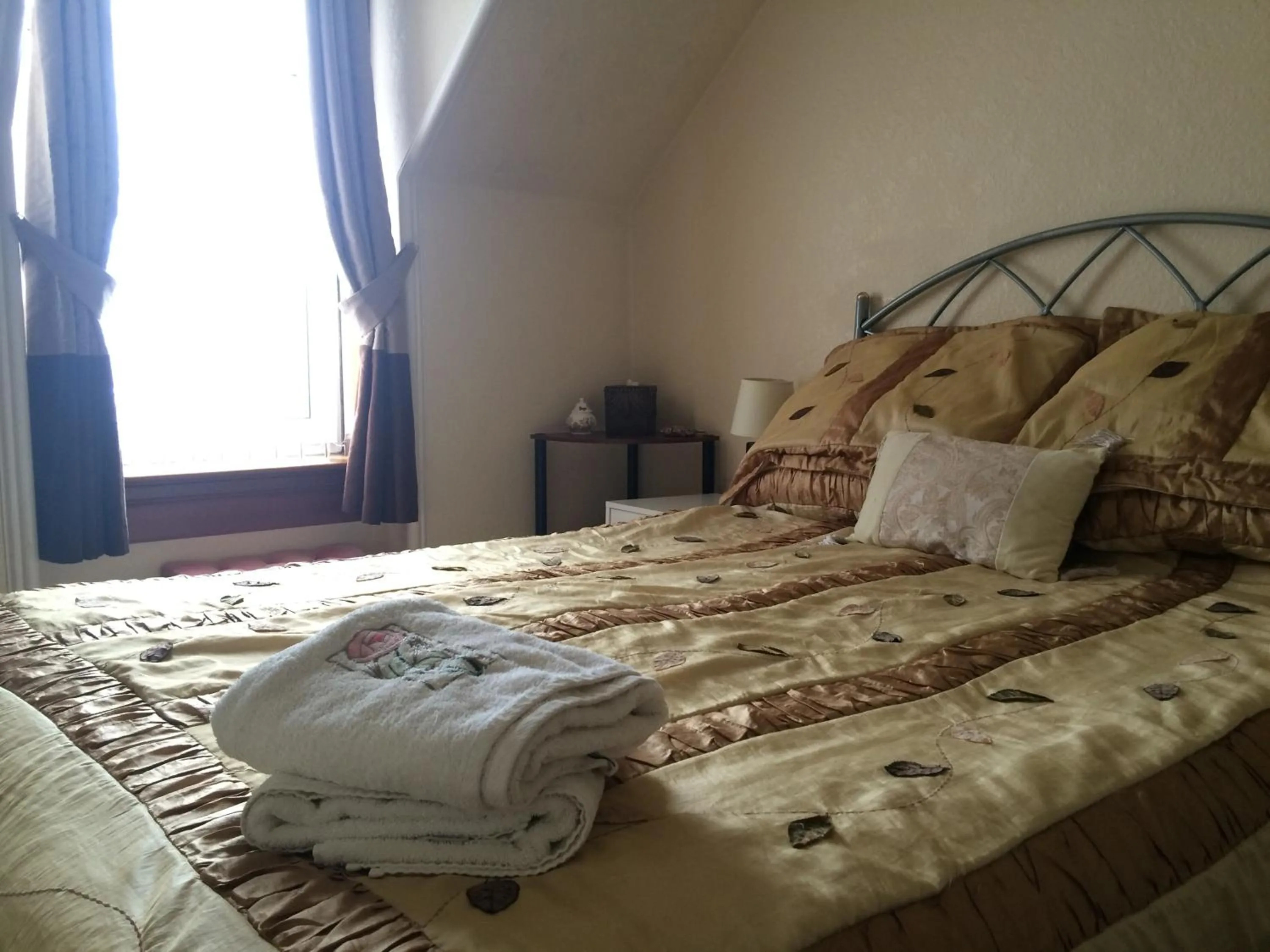 Bed in Ardgarry Holiday House