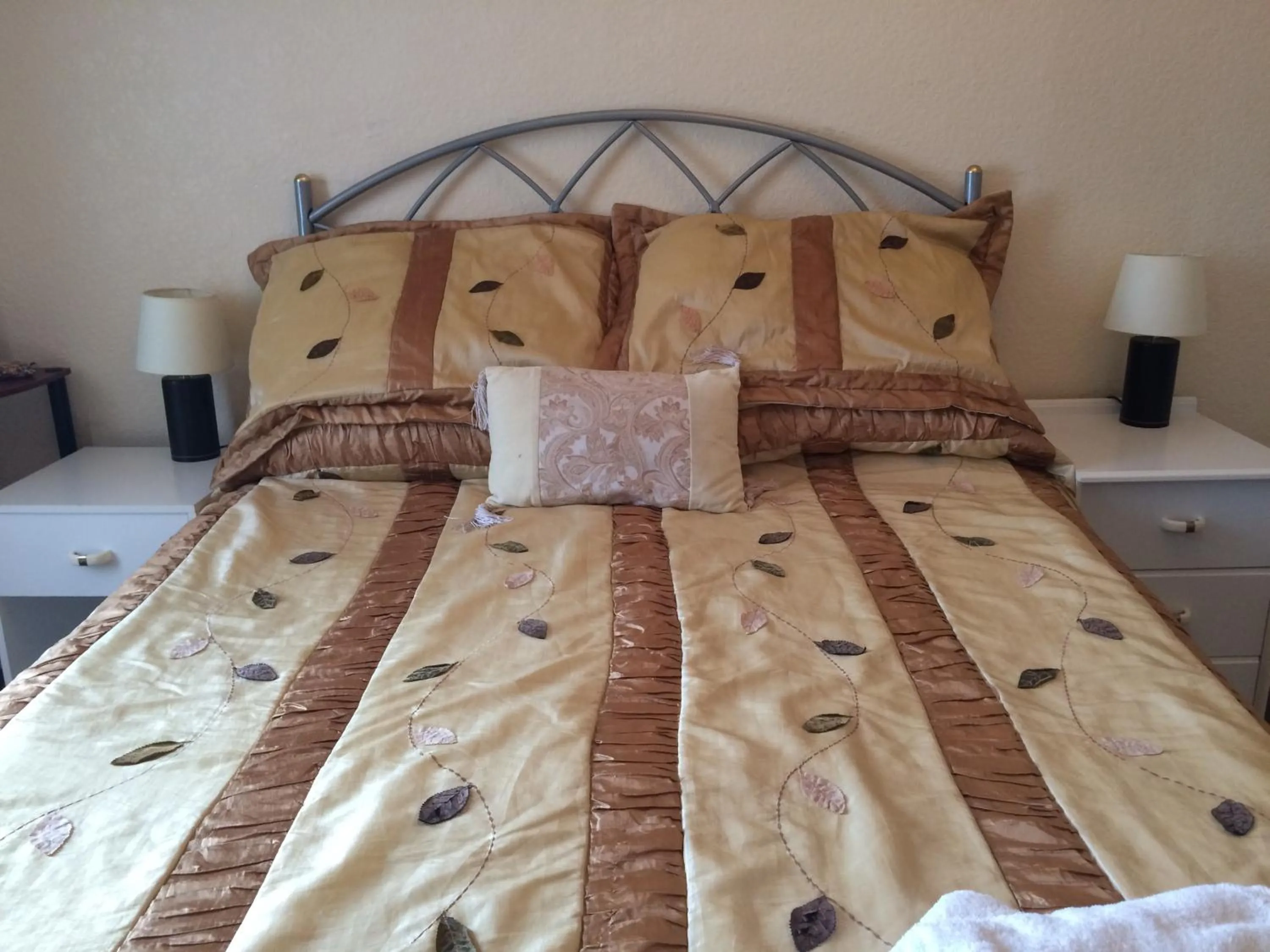 Bed in Ardgarry Holiday House