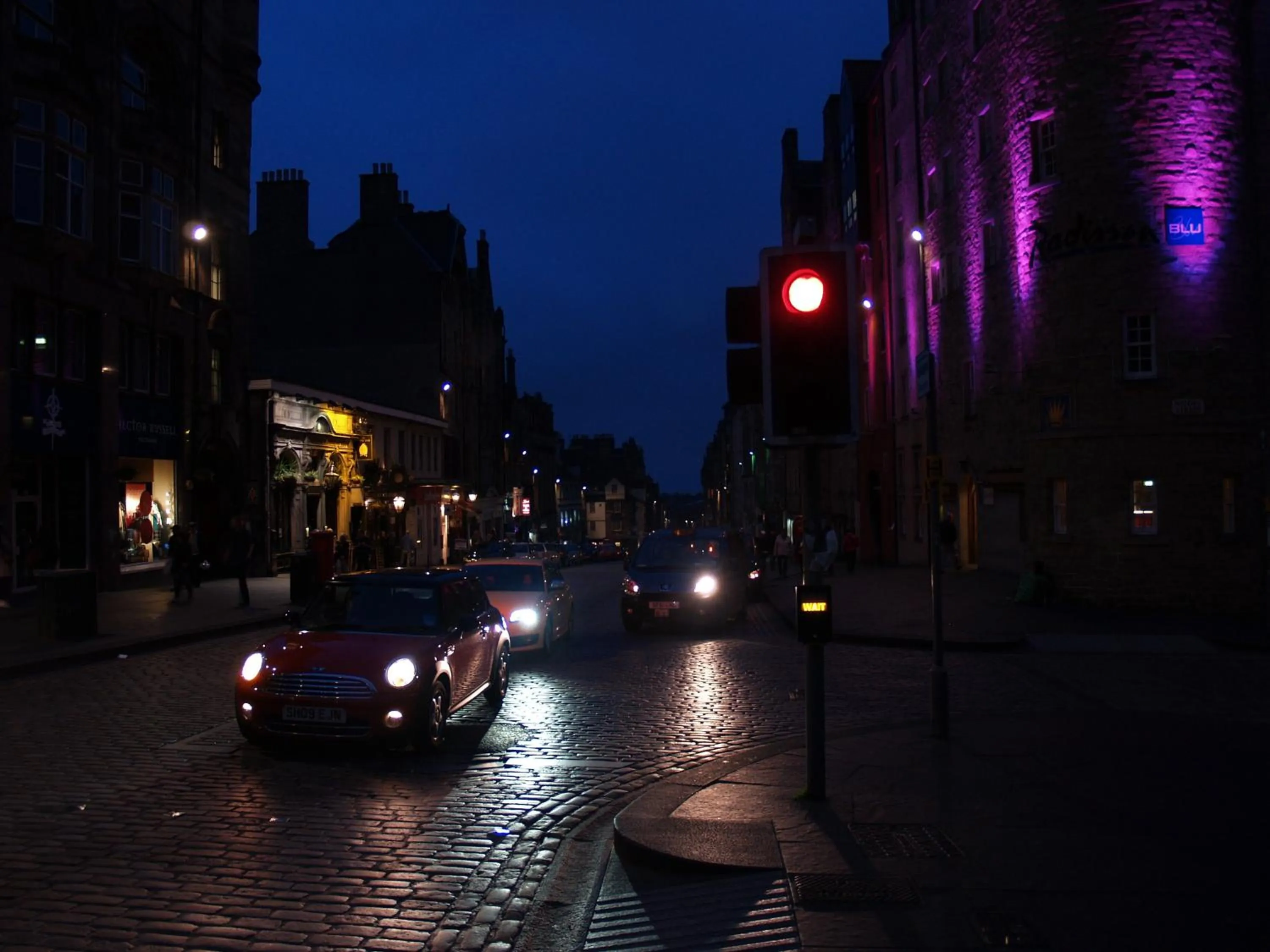 Night in Niddry Street Apartments Edinburgh