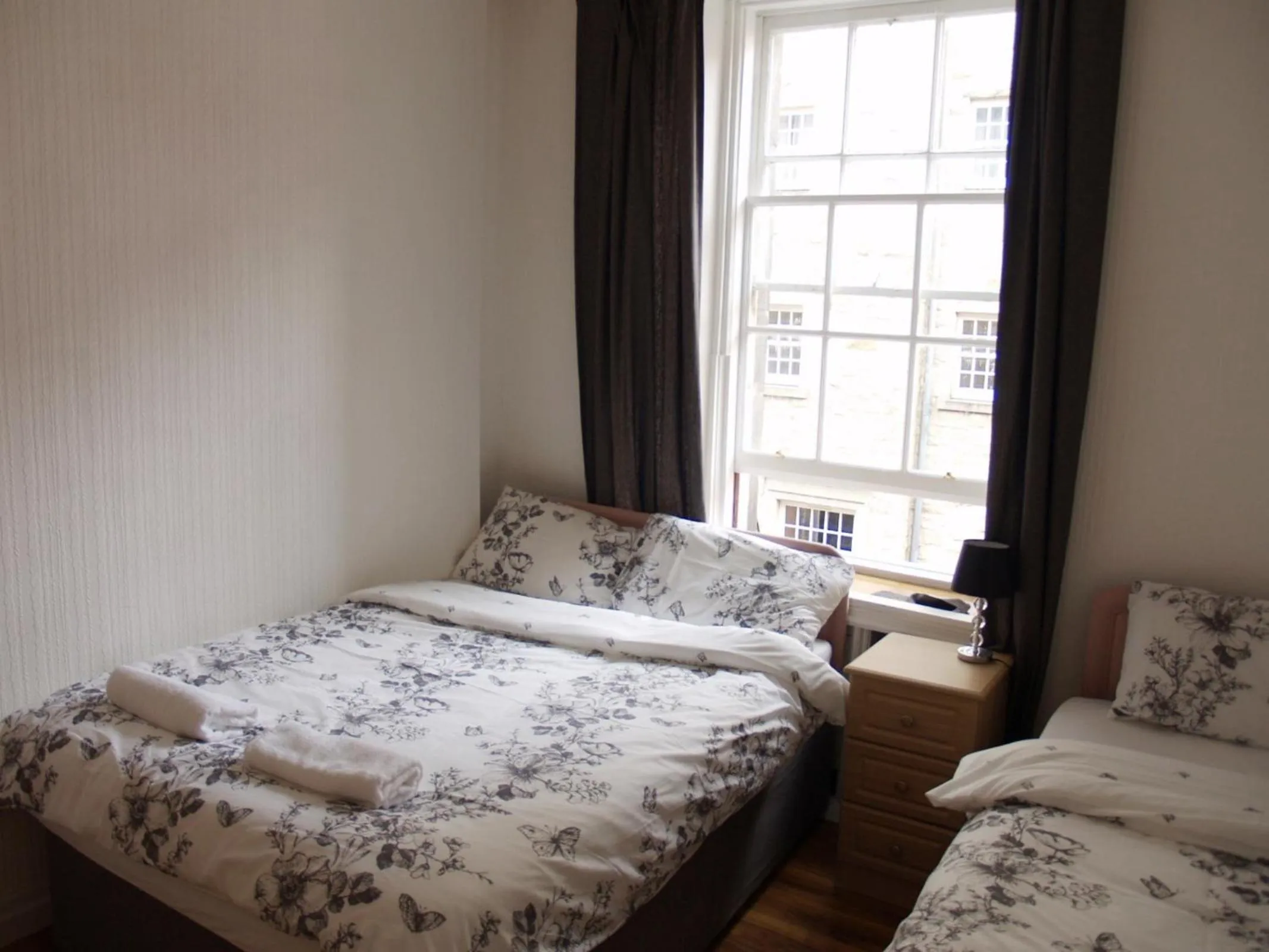 Bedroom, Bed in Niddry Street Apartments Edinburgh