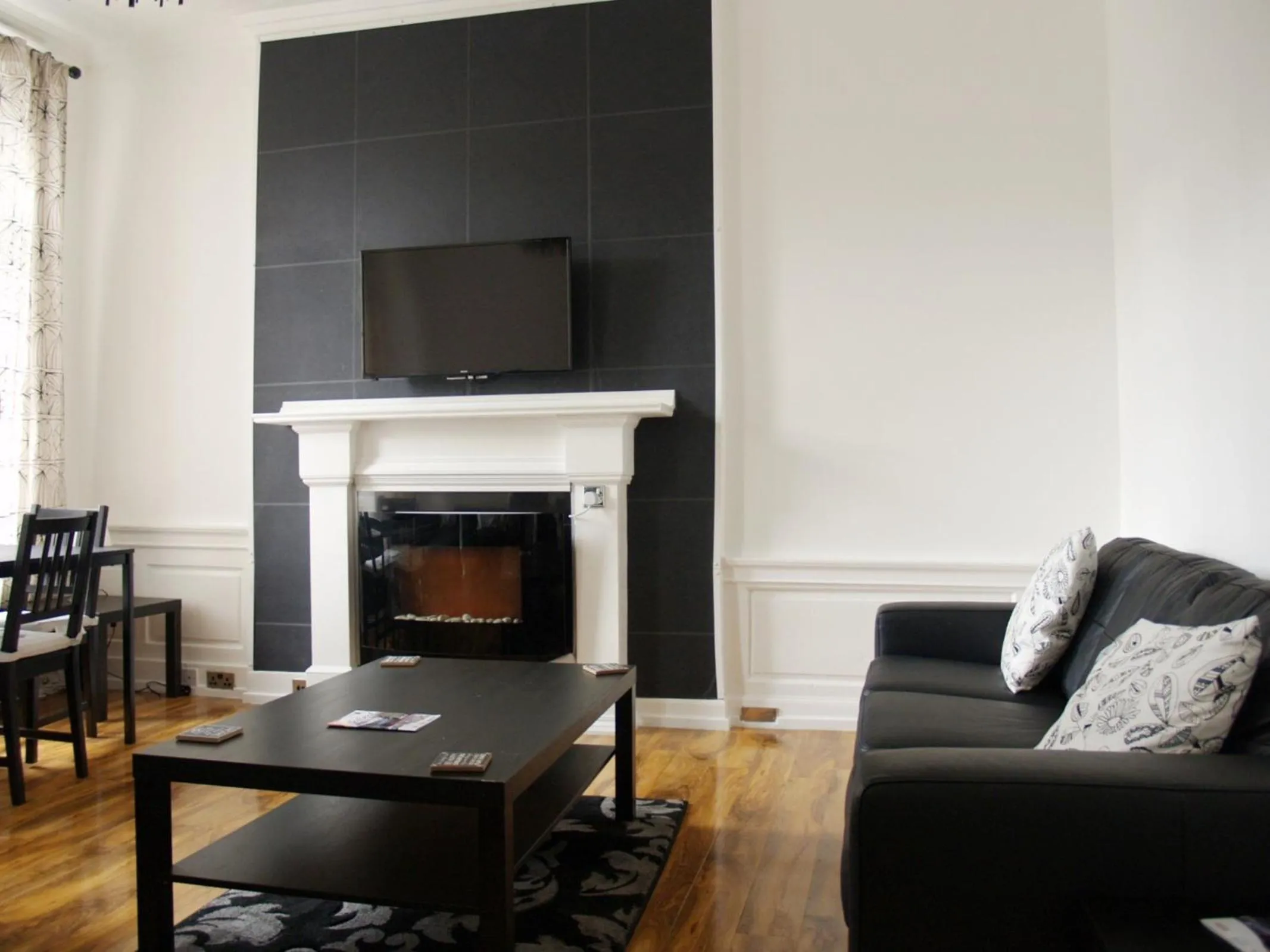 Living room in Niddry Street Apartments Edinburgh