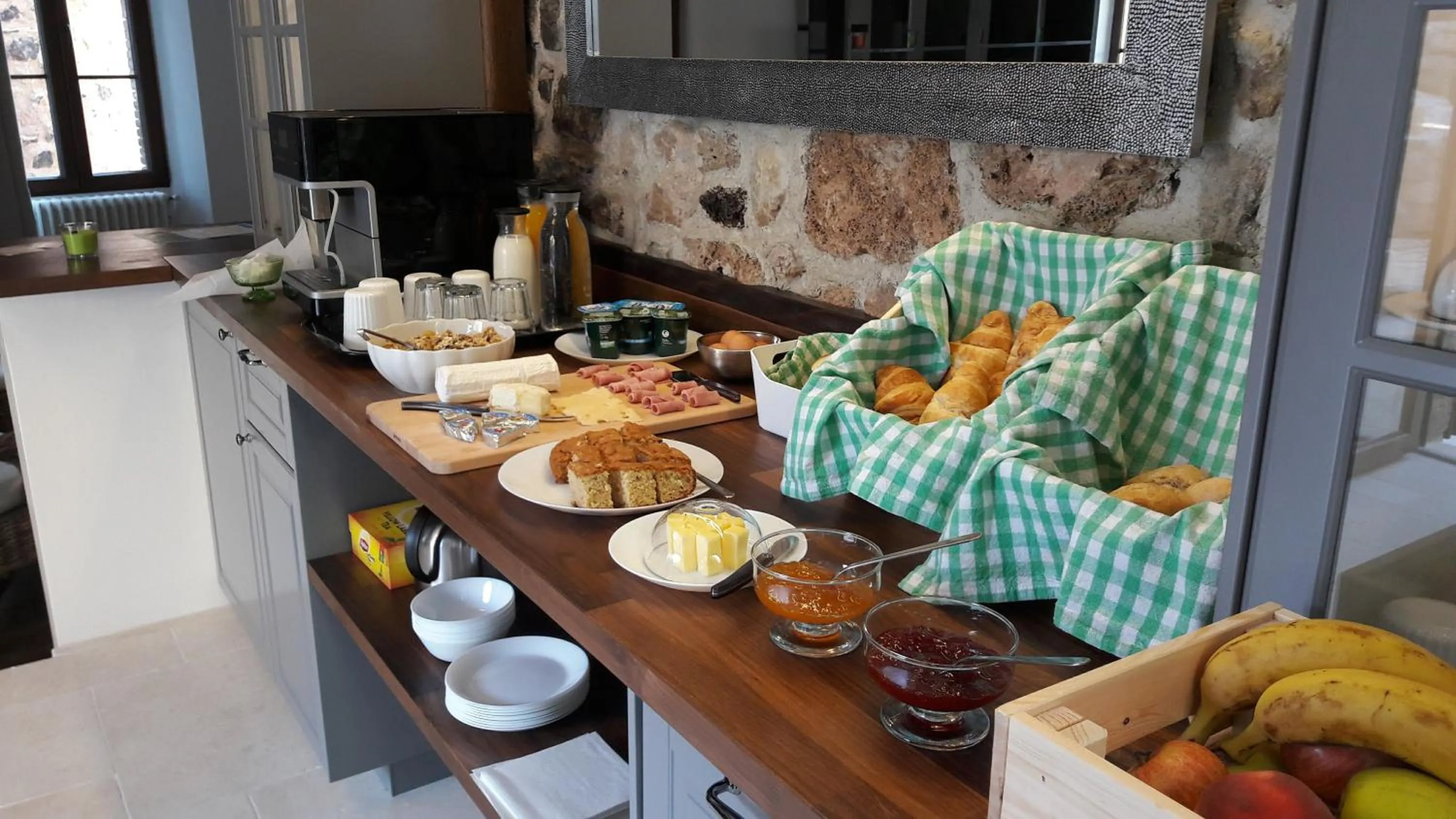 Buffet breakfast in Villa Arca