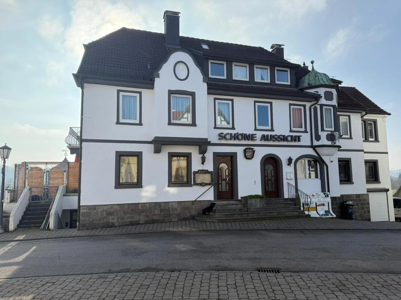 Hotel Schöne Aussicht renoviert