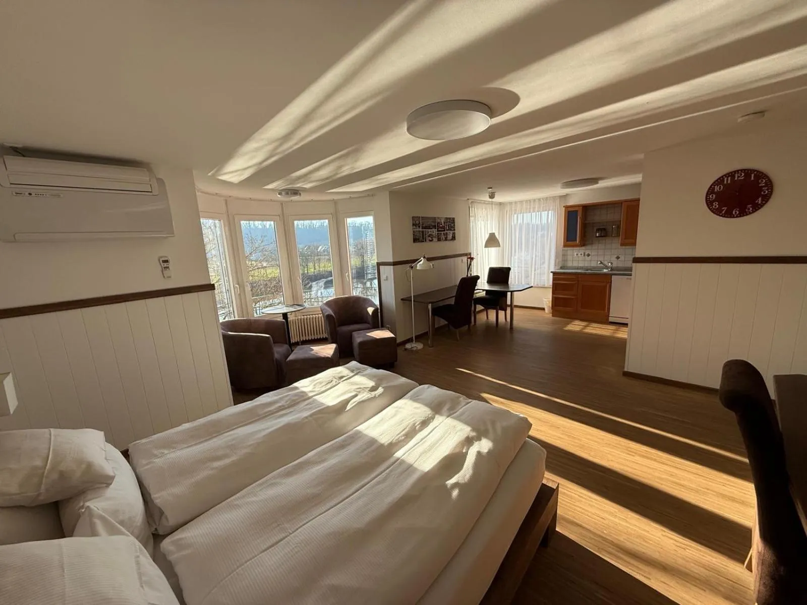 Bed in Hotel Schöne Aussicht