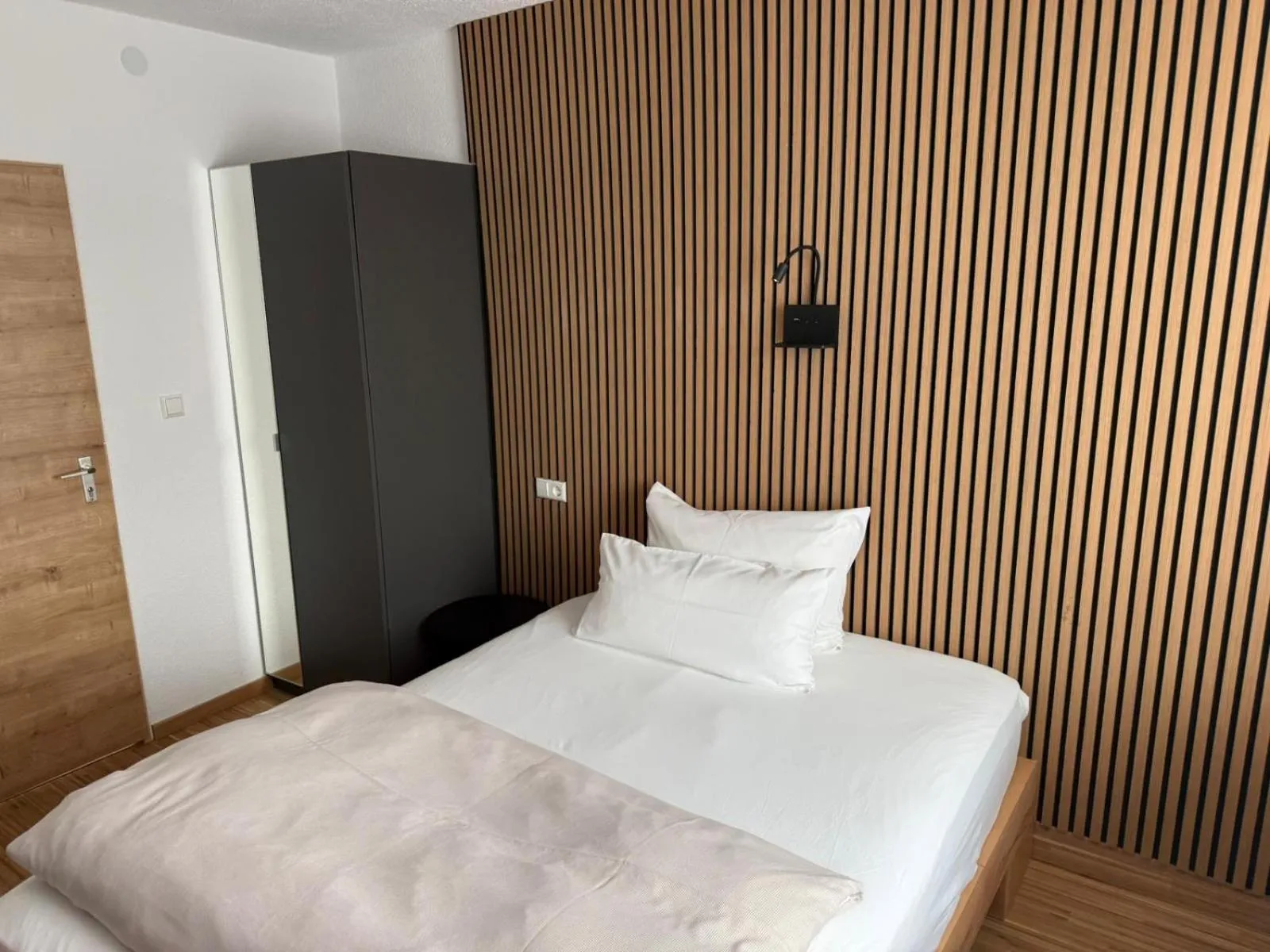 Bed in Hotel Schöne Aussicht renoviert