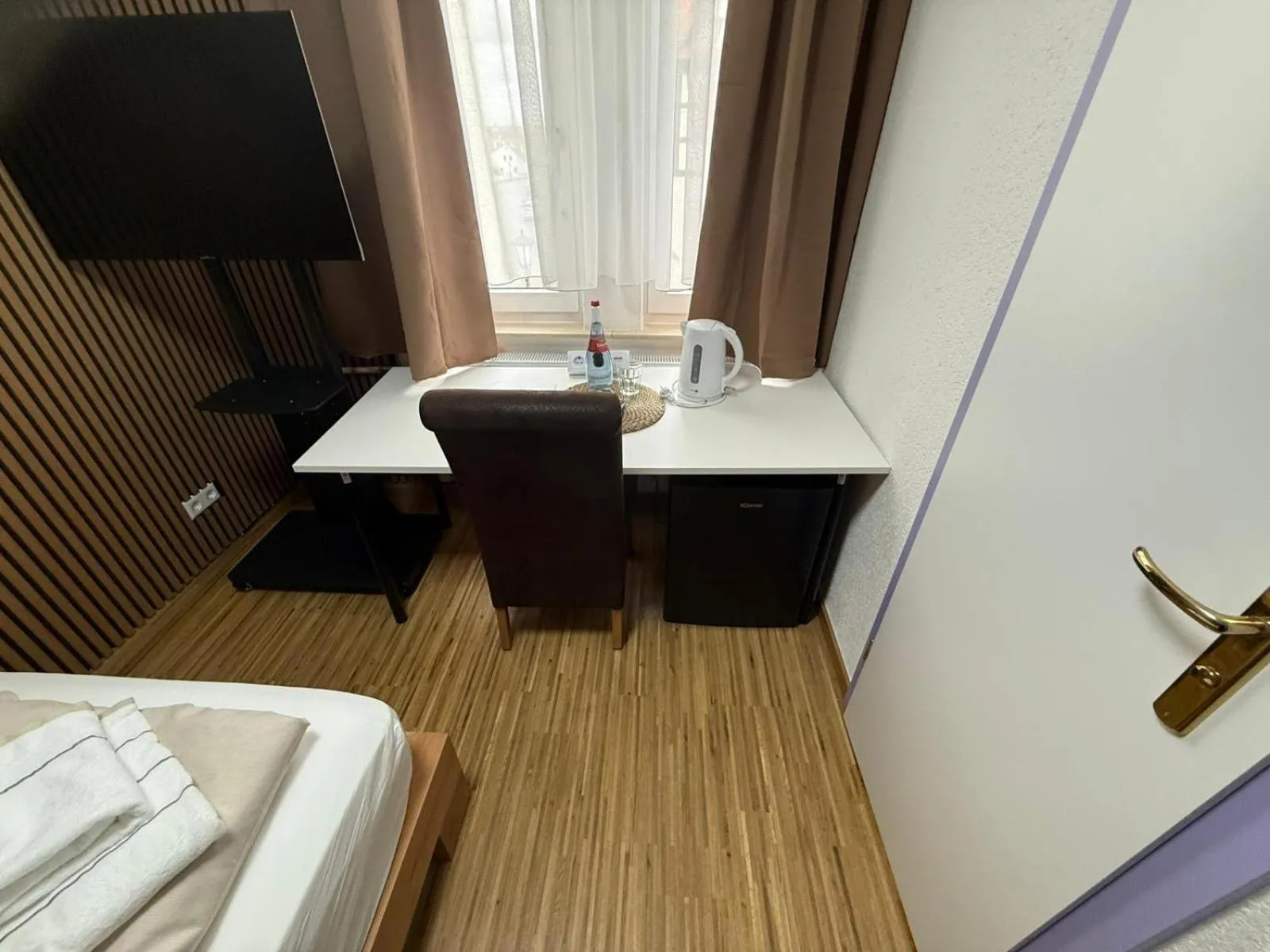 Bed in Hotel Schöne Aussicht renoviert