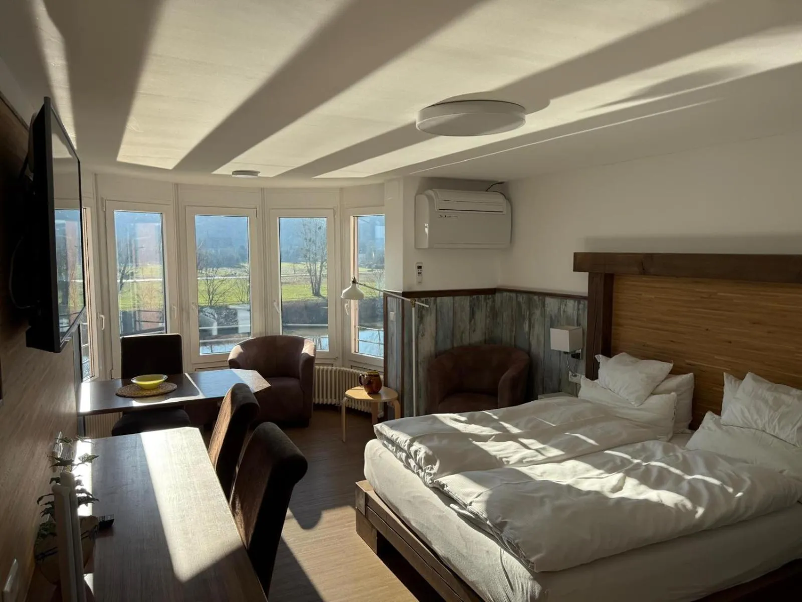 Bed in Hotel Schöne Aussicht