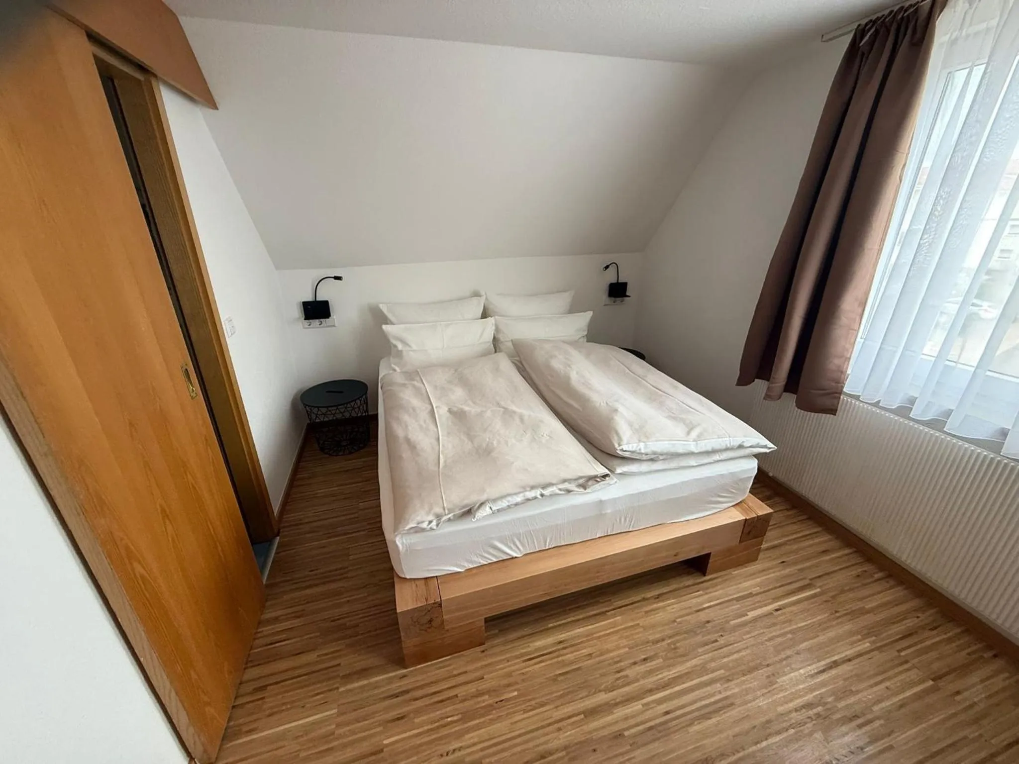 Bed in Hotel Schöne Aussicht renoviert