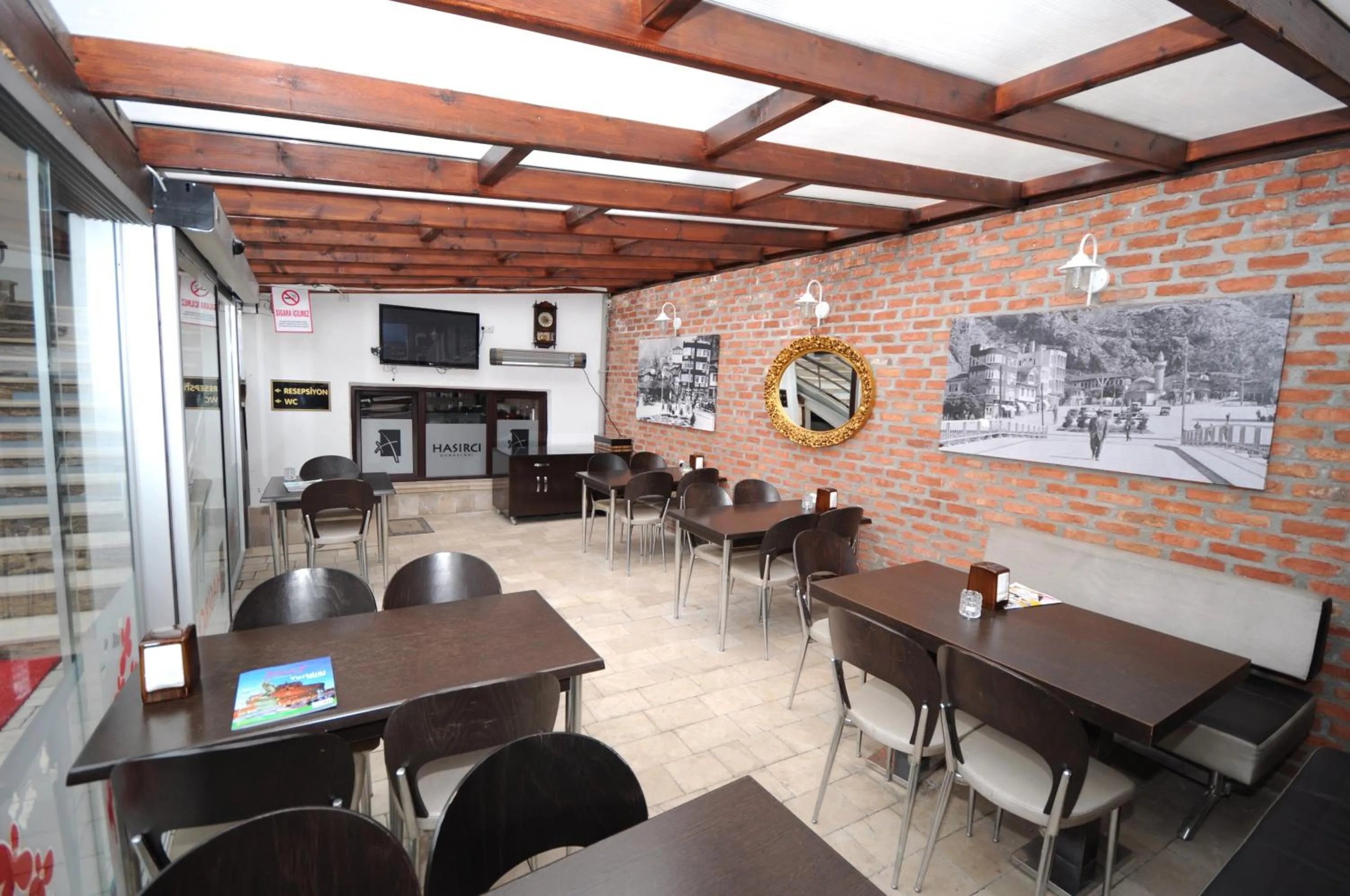 Communal lounge/ TV room in Hasırcı Konakları