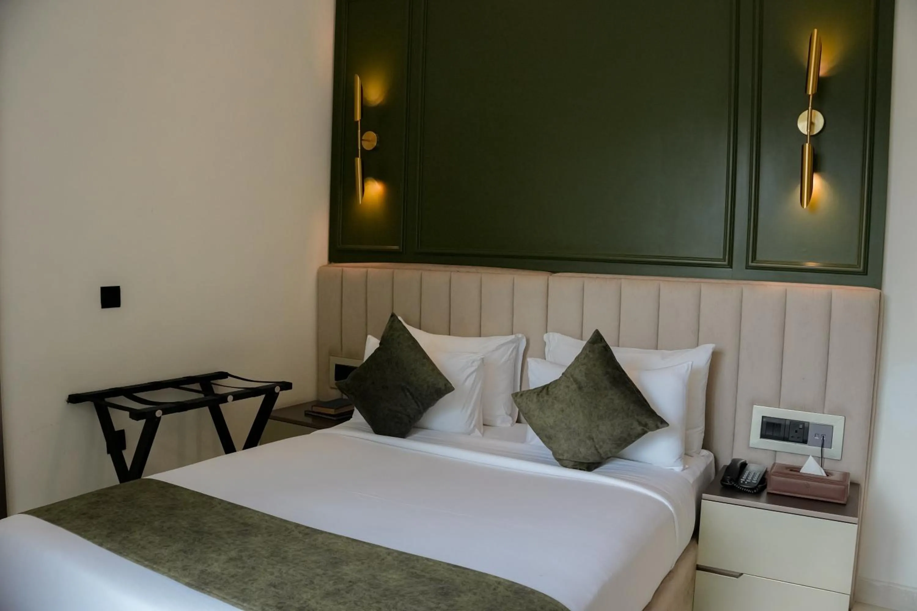 Deluxe Queen Room - single occupancy in Orbit88 Hotel by AMR