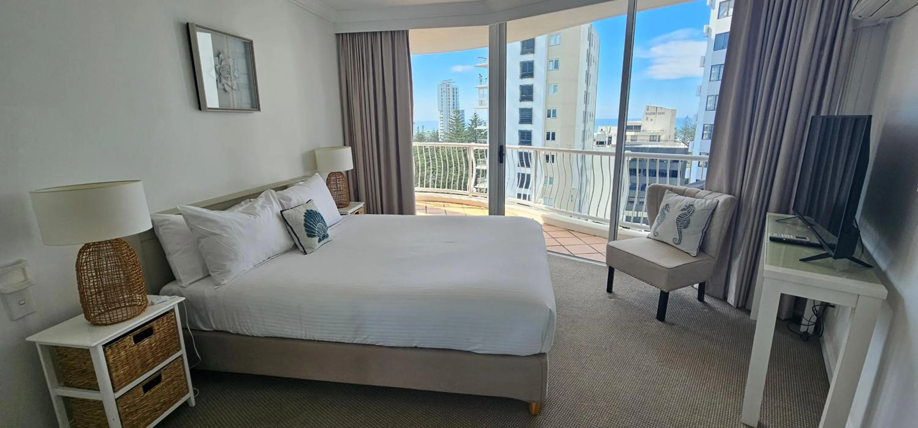 Bedroom, Bed in Broadbeach Holiday Apartments