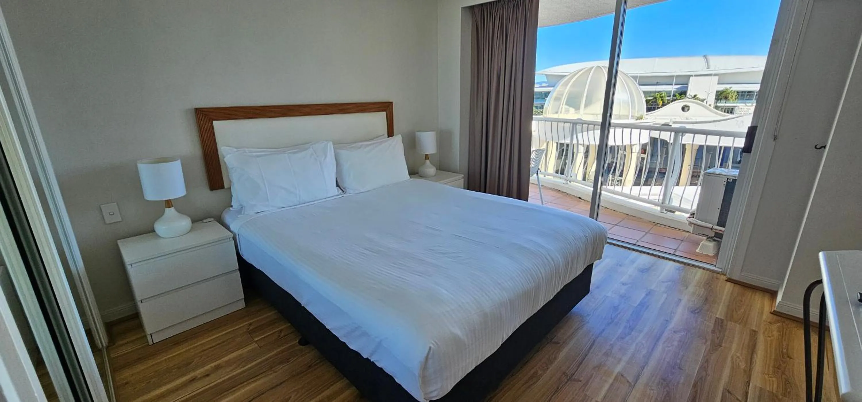 Bedroom, Bed in Broadbeach Holiday Apartments