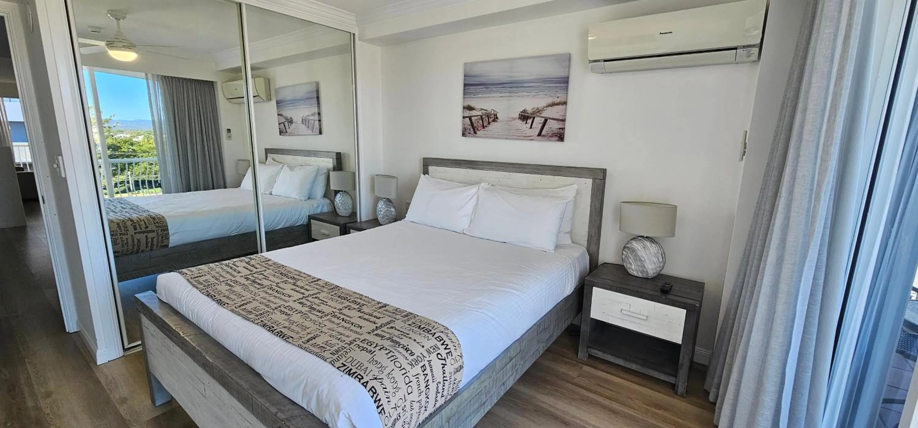 Bedroom, Bed in Broadbeach Holiday Apartments