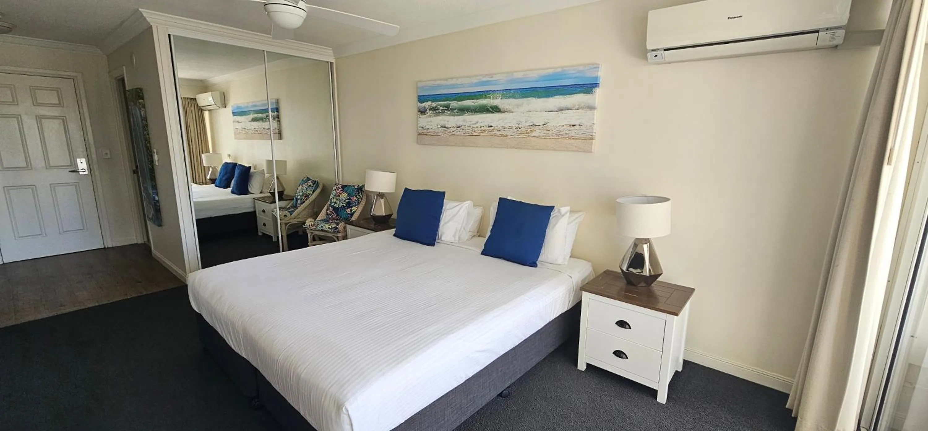 Bedroom, Bed in Broadbeach Holiday Apartments