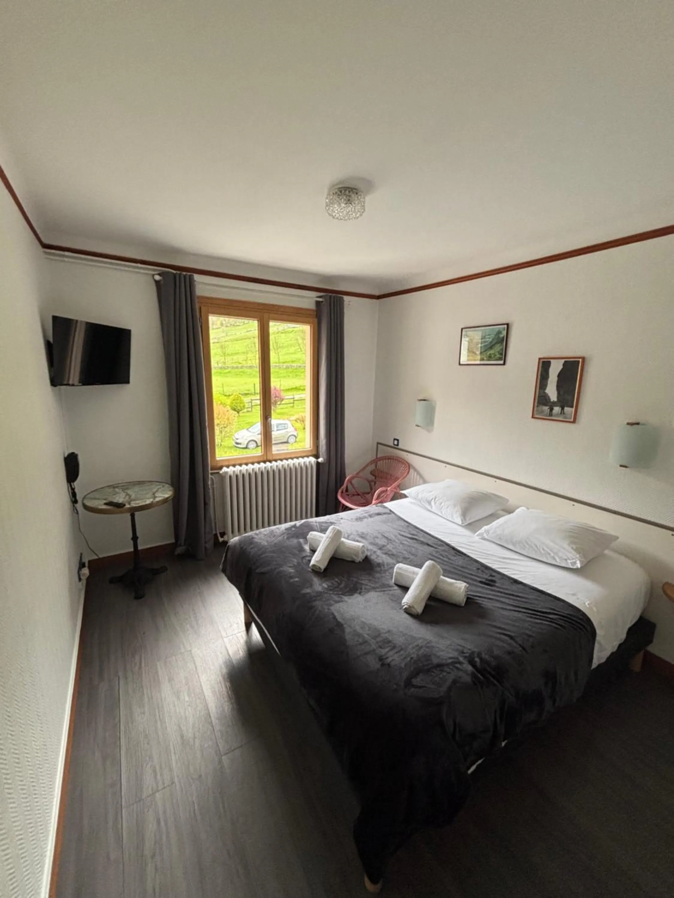 Bed in Hotel le Taillon