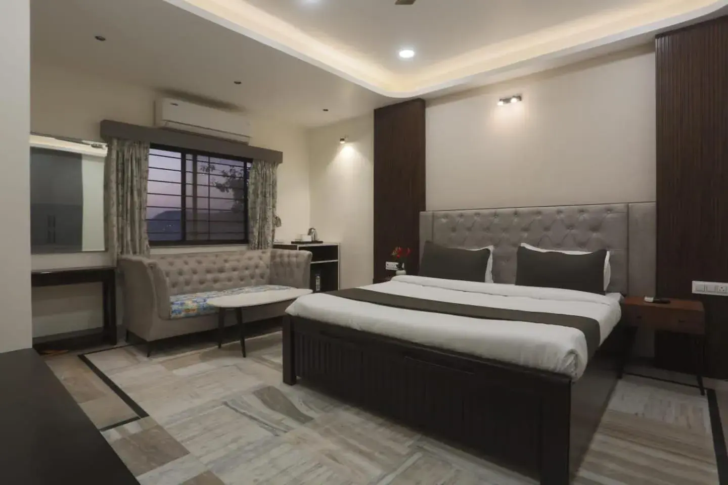 Holiday Out Hotel Holiday Out Hotel